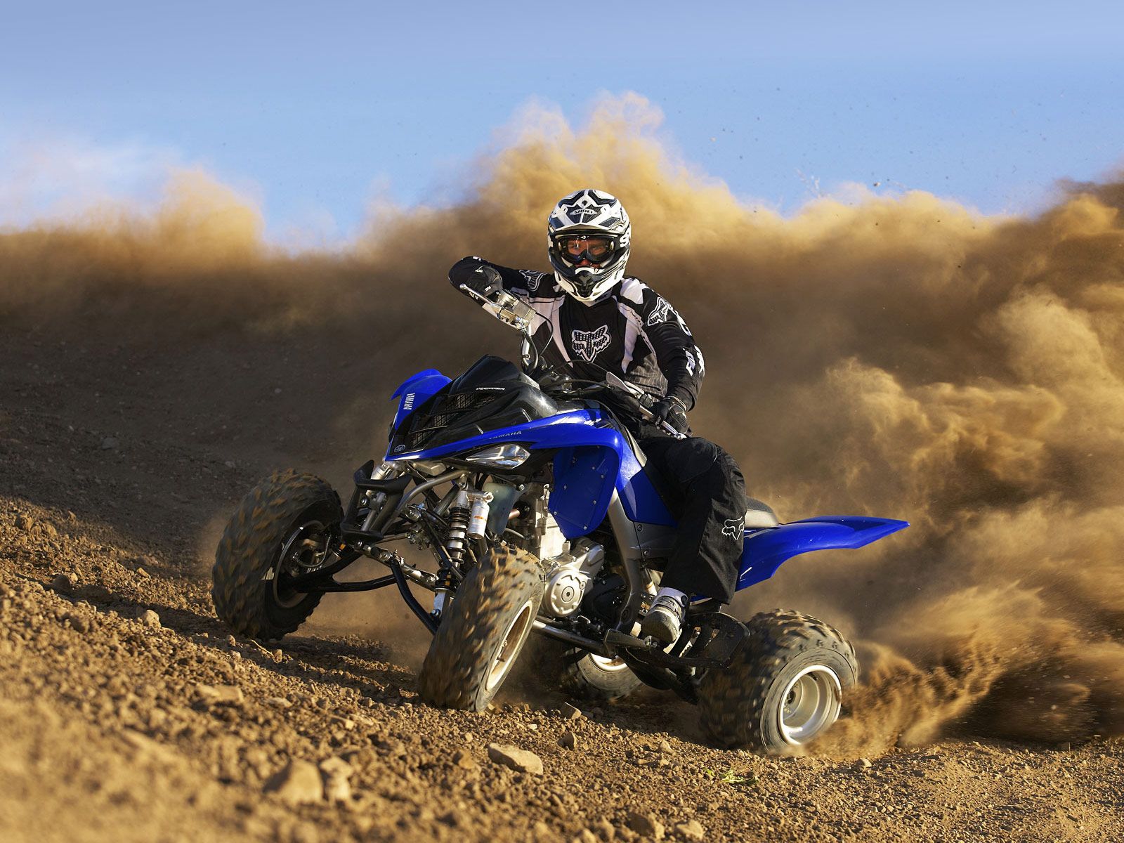 Quad blu nel deserto, 1600x1200 900p, Desktop