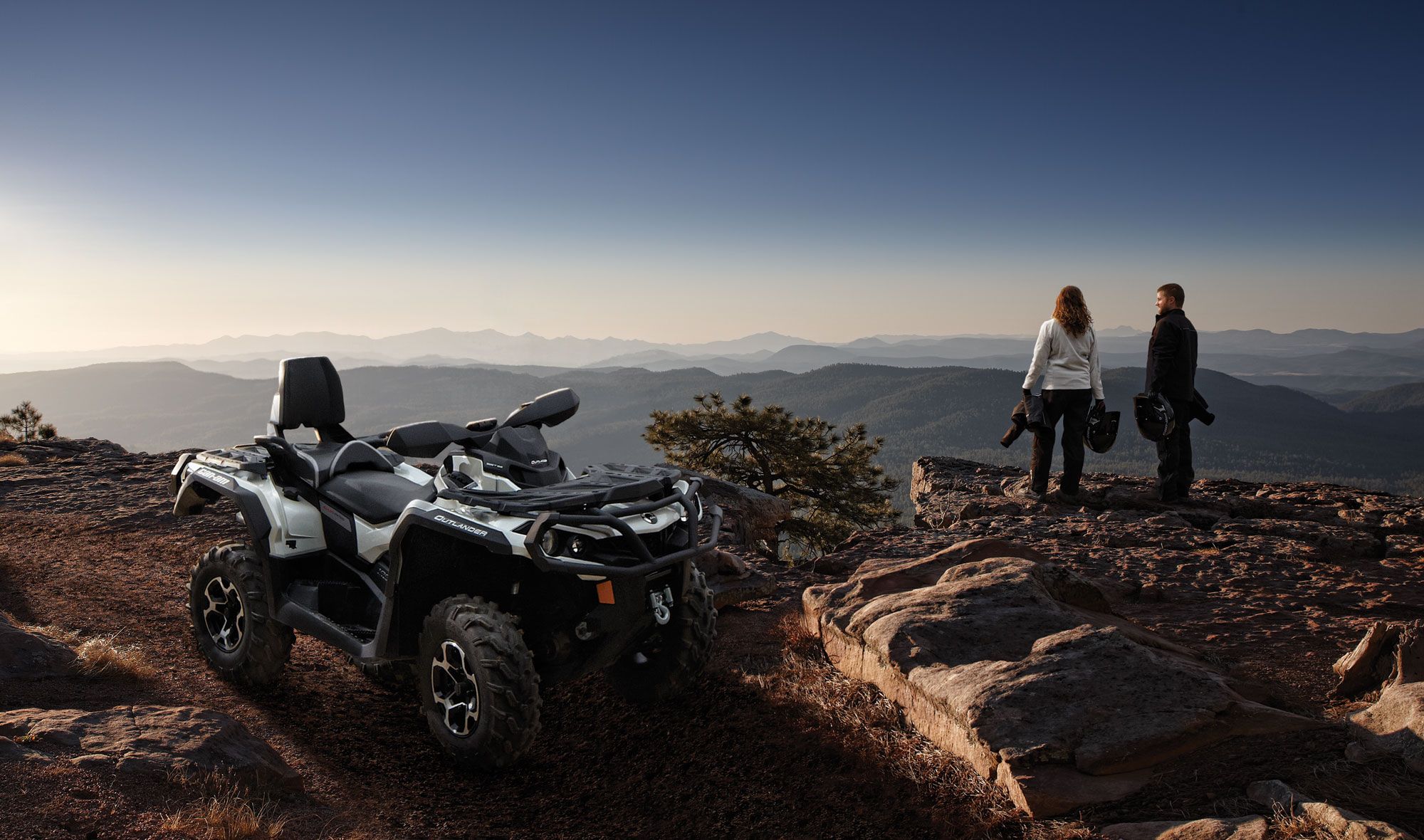 ATV in montagna al tramonto, 2000x1180 alta risoluzione, PC