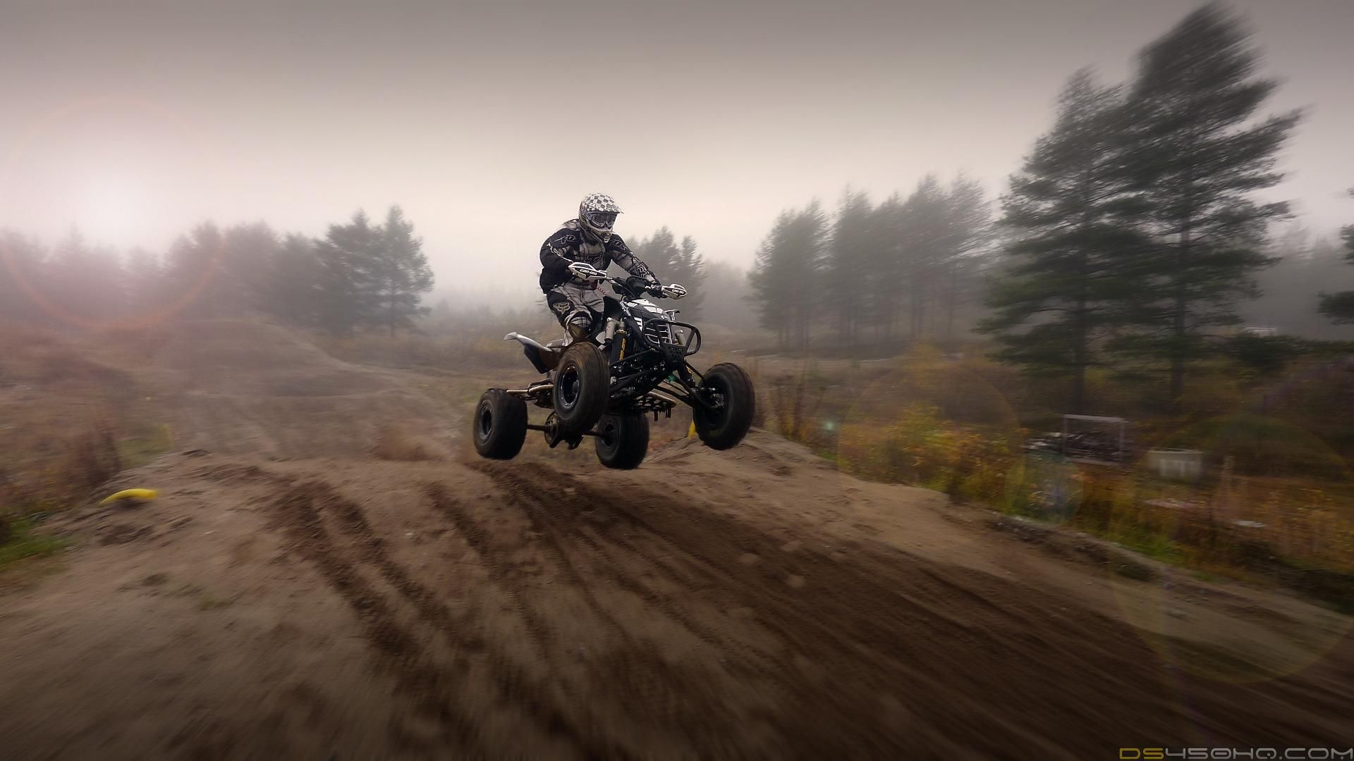 ATV in salto su terra, 1920x1080 Full HD, Laptop