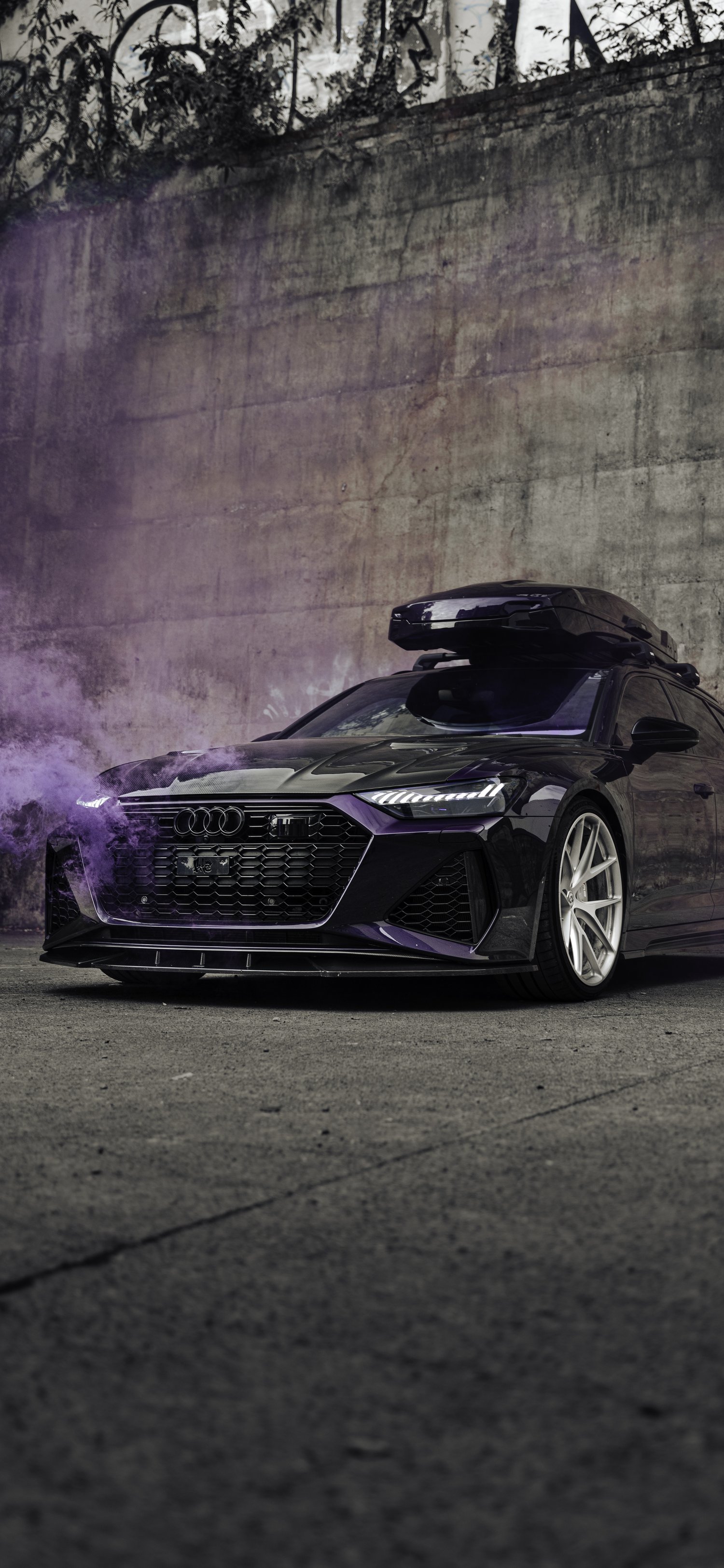Audi RS6 nera con fumo viola, station wagon, sfondo 1500x3251 Verticale, Xiaomi