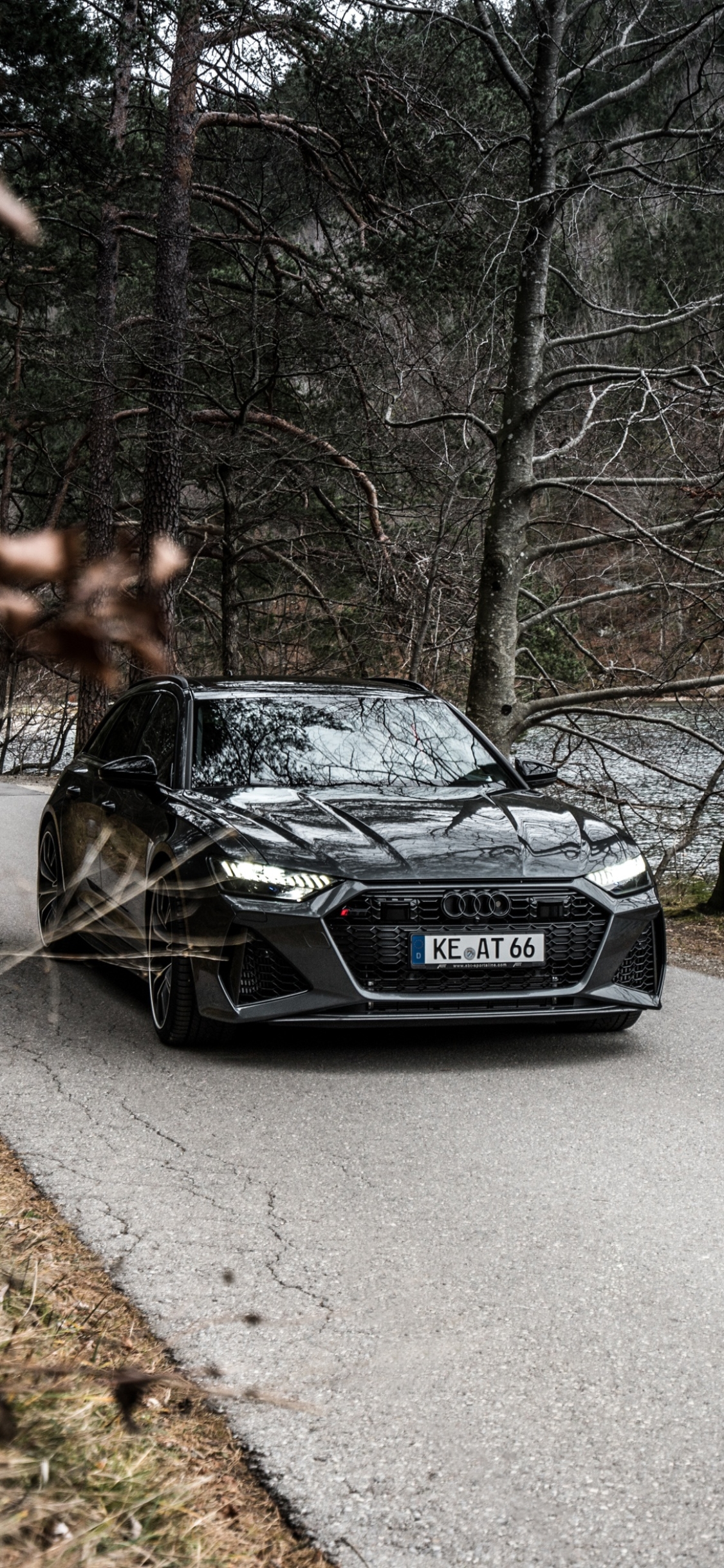 Audi RS6 nera su strada, quattro, sfondo 1125x2436 Full HD Verticale, iPhone