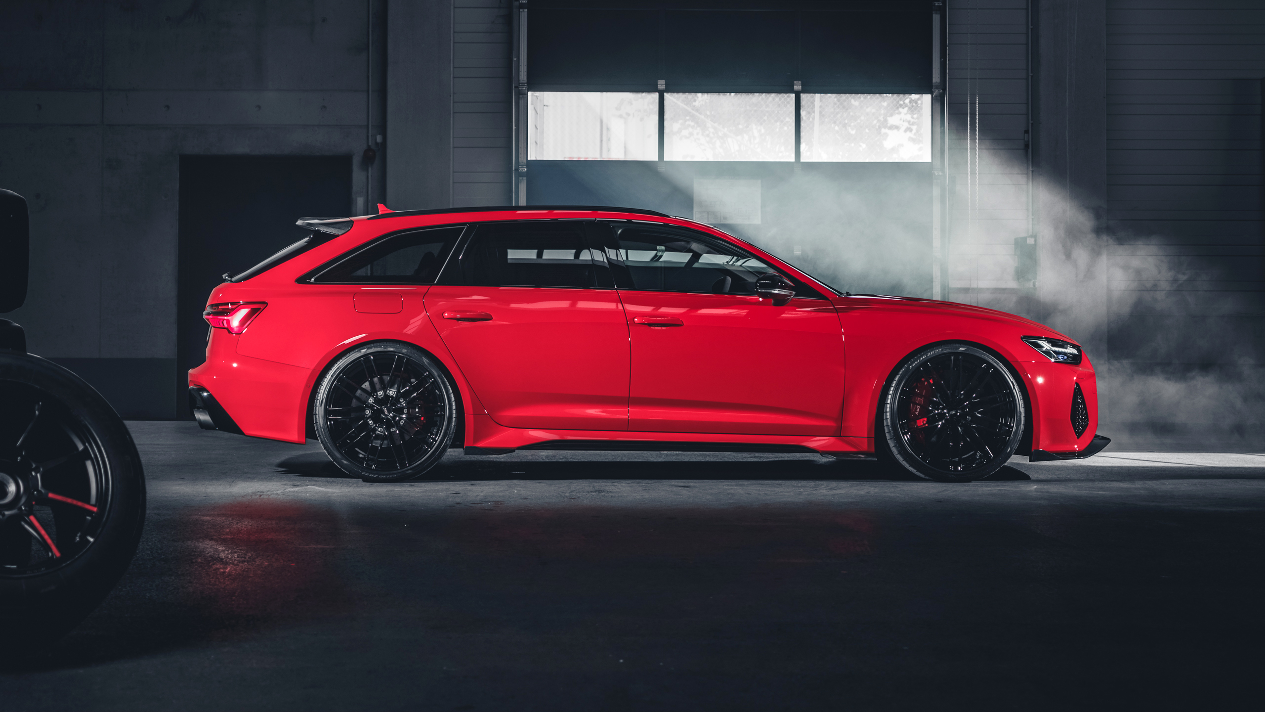 Audi RS6 rossa in garage, sfondo 2560x1440 1440p, Monitor Gaming