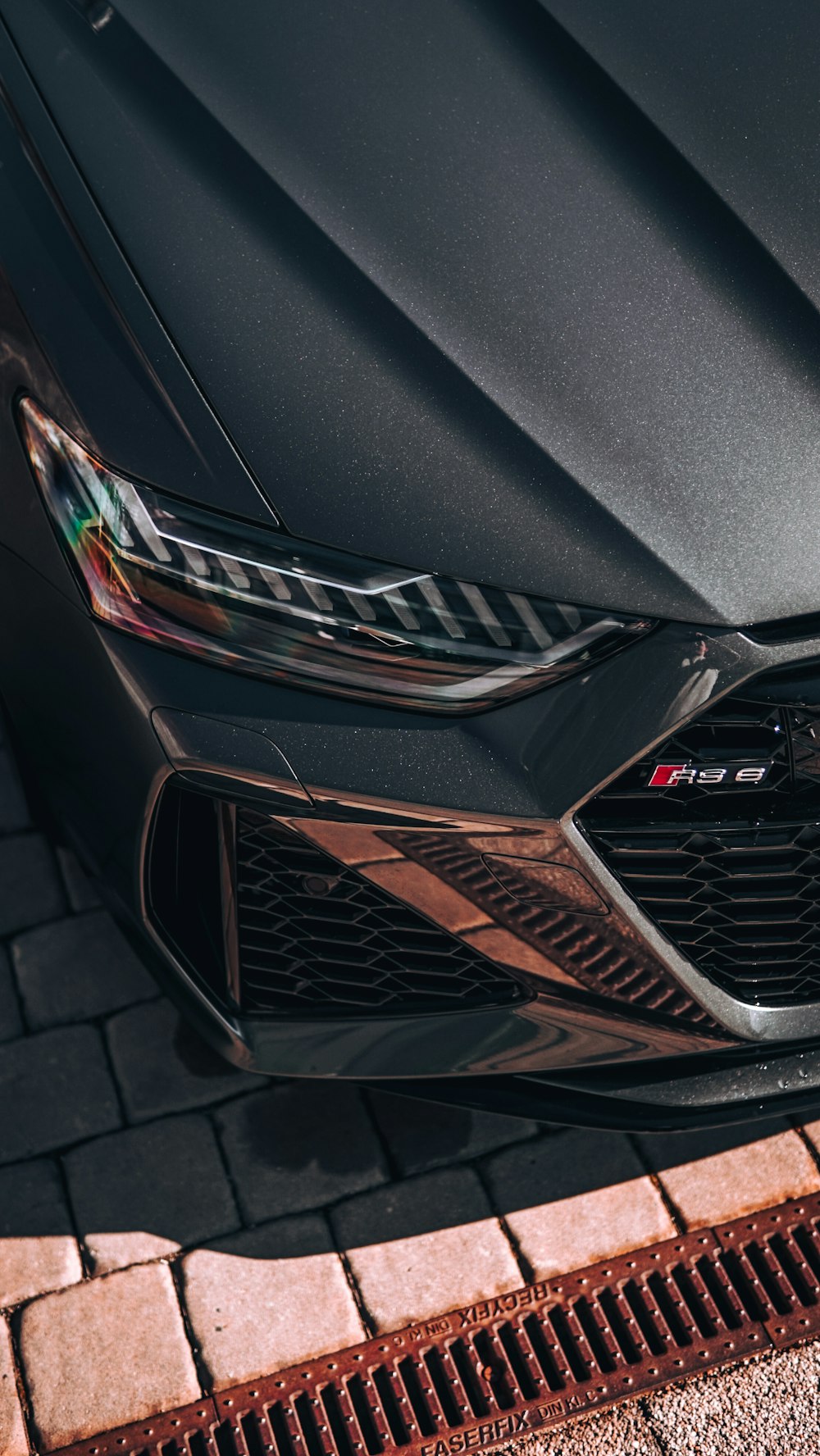 Audi RS6 nera dettaglio, sfondo 1000x1776 Verticale, Mobile