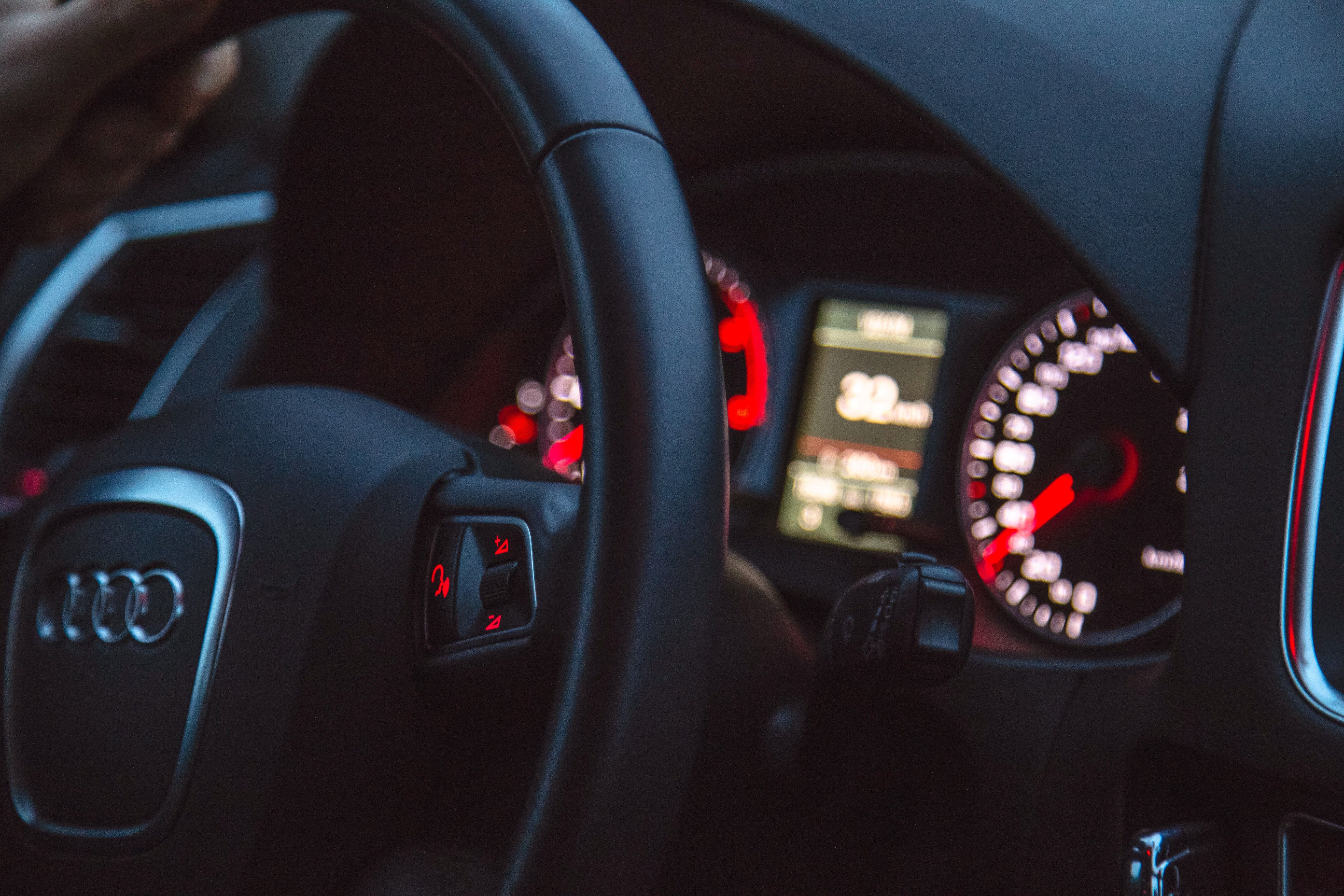 Cruscotto Audi rosso, 5472x3648 4K, Desktop 4K