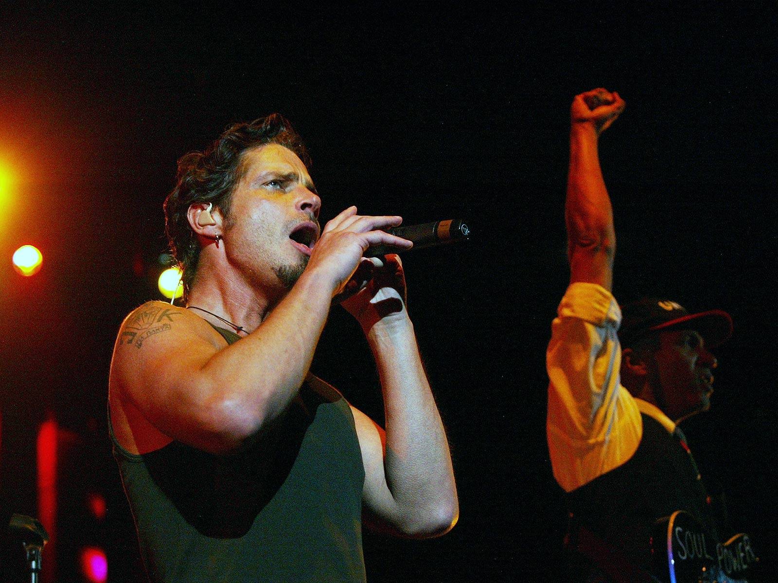 Cantante rock in concerto, 1600x1200 900p, Desktop