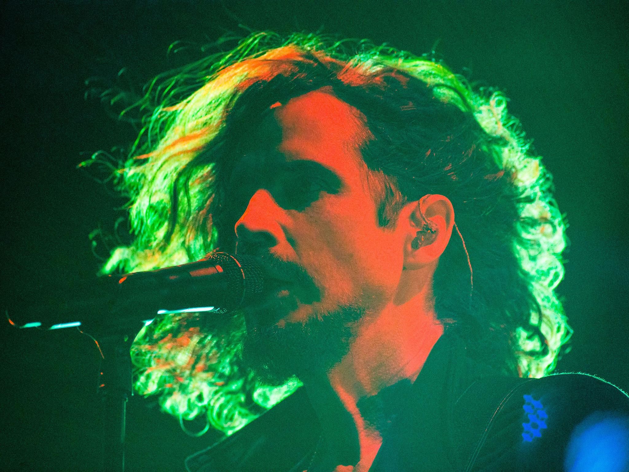 Cantante rock luci verdi concerto, 2048x1536 alta risoluzione, Desktop