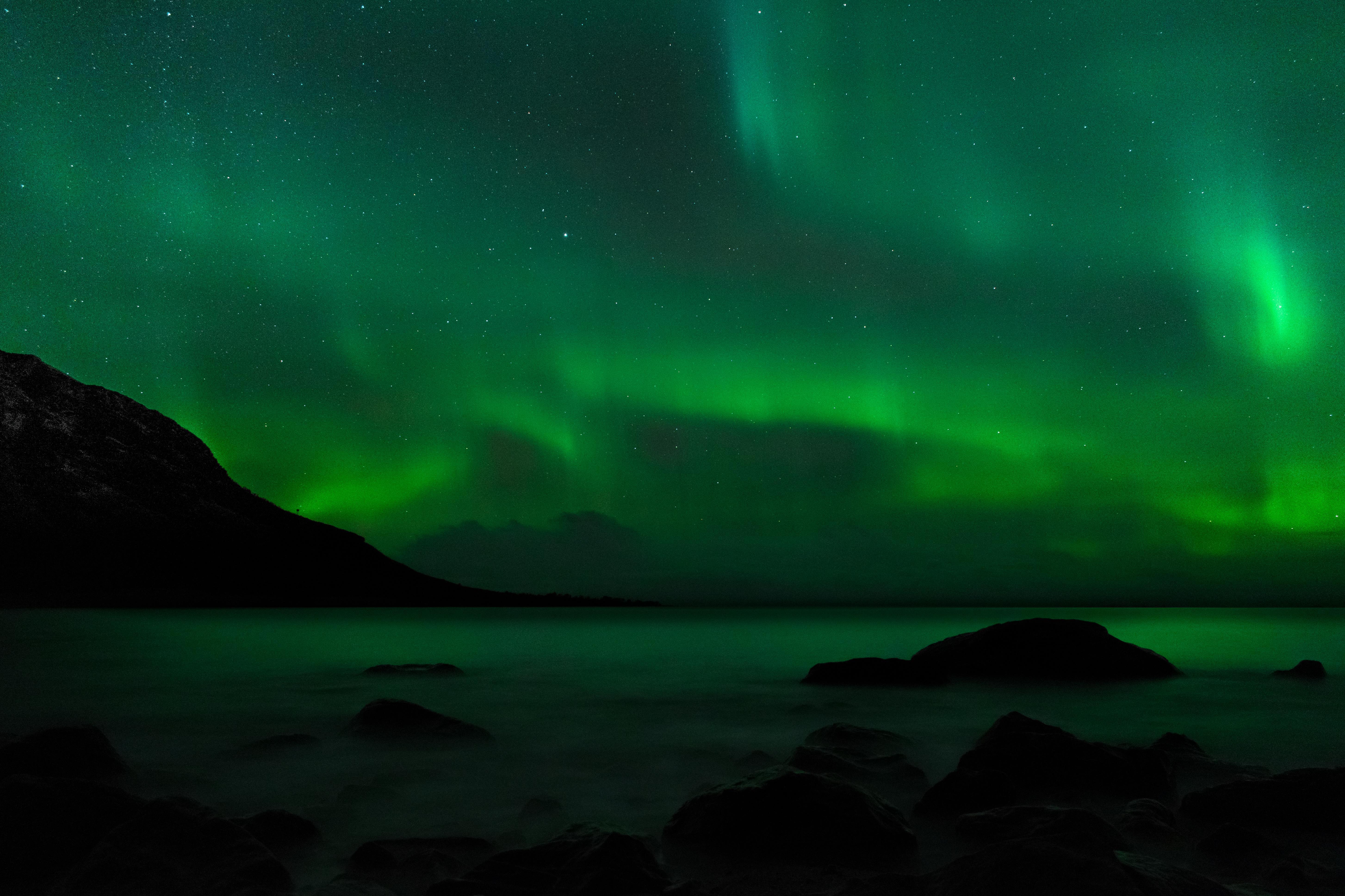 Aurora boreale verde su mare, 5814x3876 Ultra HD, 4K TV