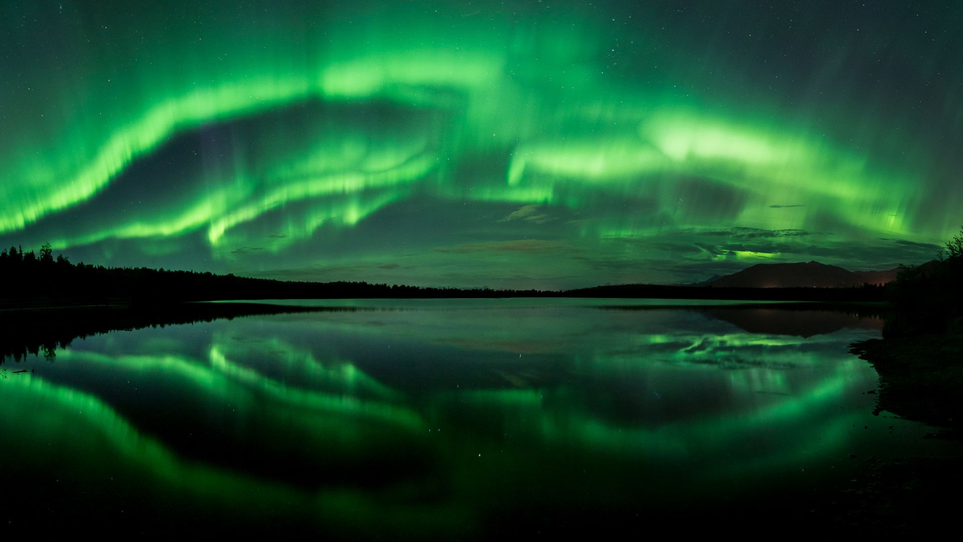 Aurora boreale verde su lago, 1920x1080 1080p, PC