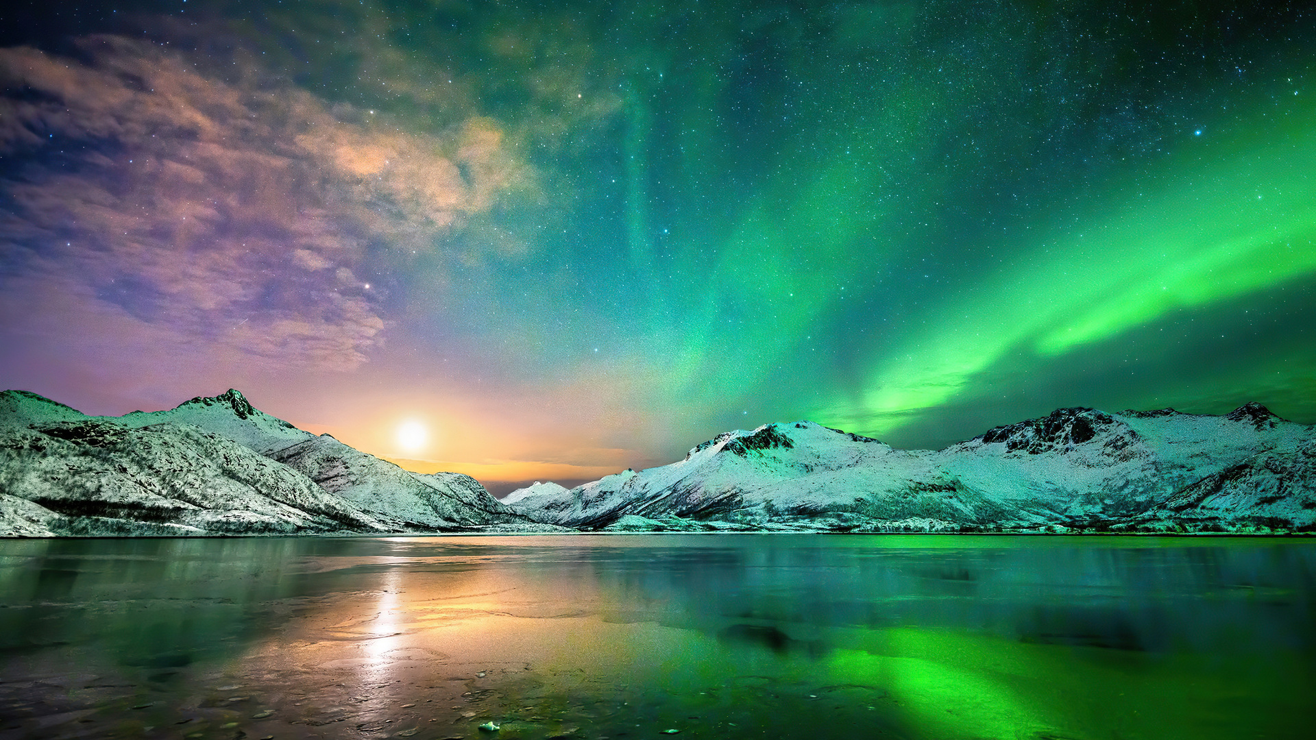 Aurora boreale su montagne innevate, 1920x1080 Full HD, Desktop