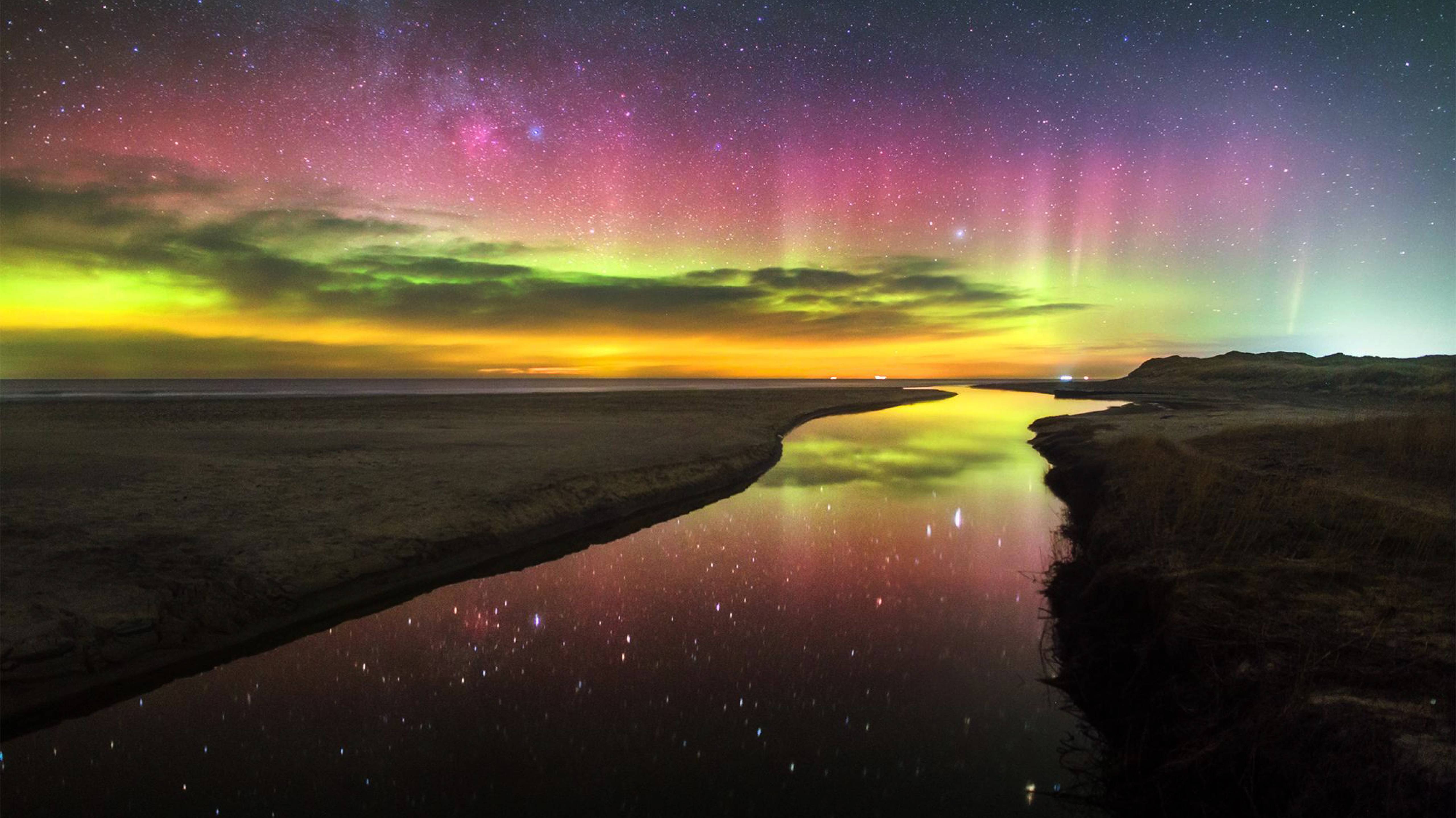 Aurora boreale su fiume costiero, 5120x2880 Ultra HD, Monitor 4K