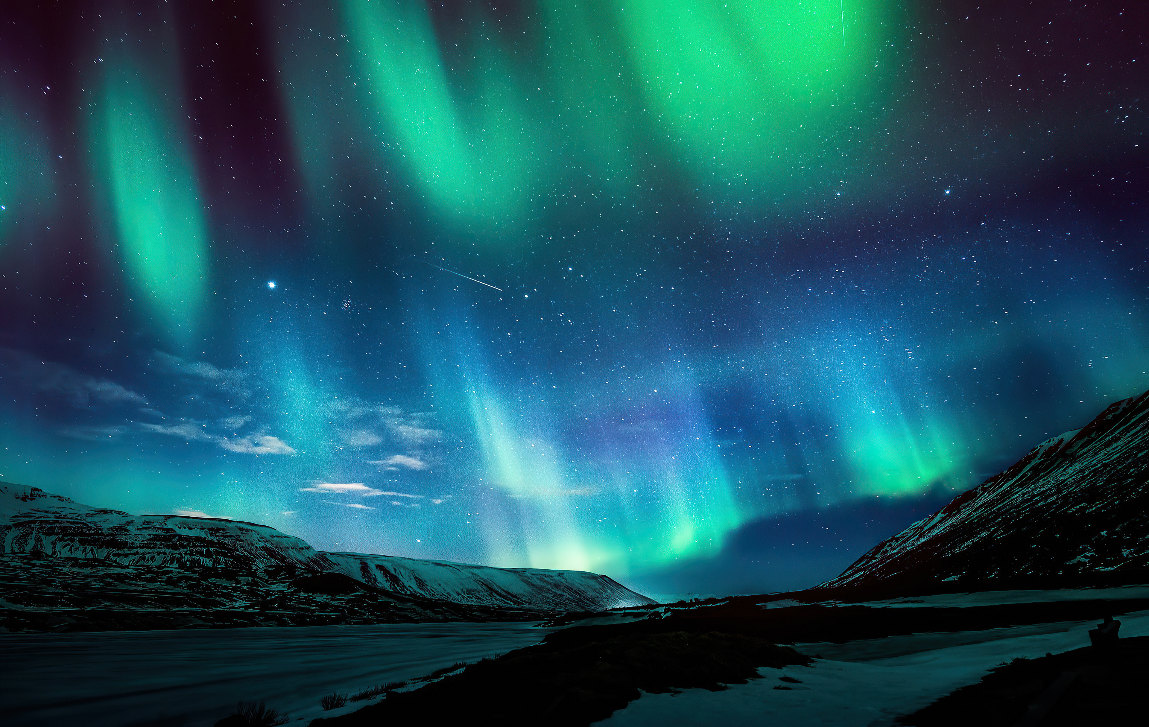 Aurora boreale sopra montagne innevate, 3840x2430 4K, Desktop 4K