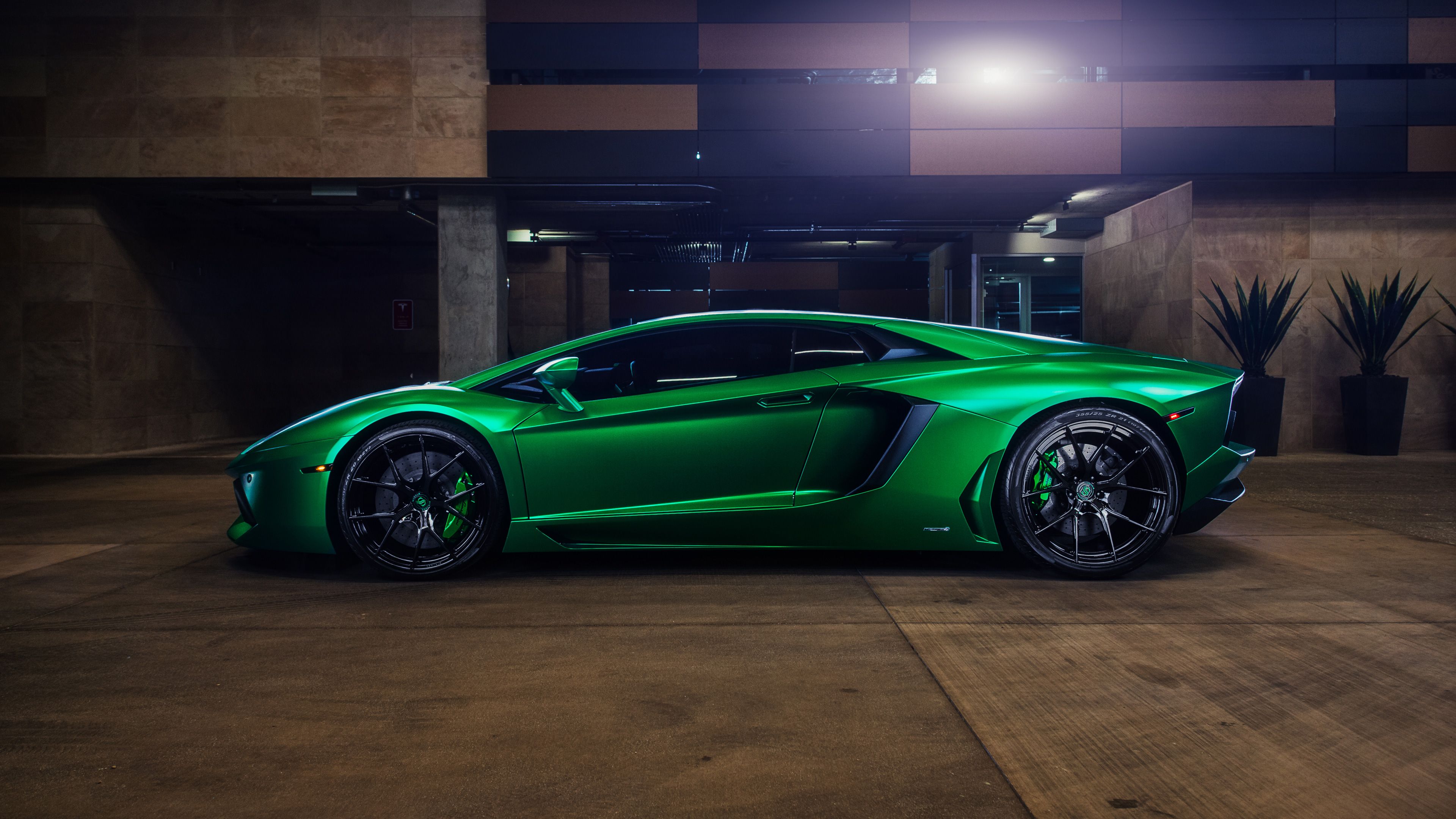 Lamborghini Aventador verde garage, Sant'Agata Bolognese, 3840x2160 Ultra HD, 4K TV