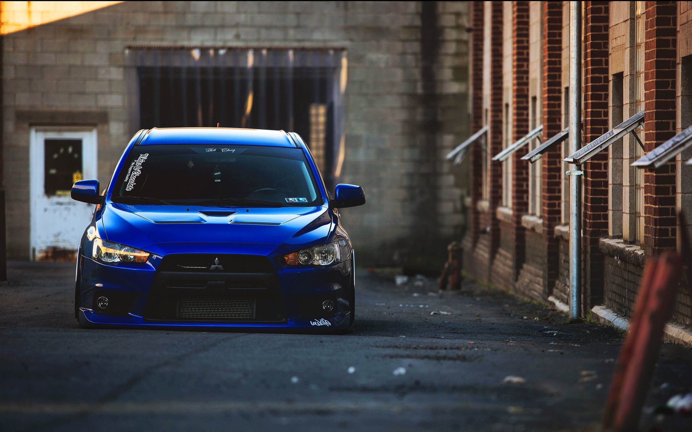 Mitsubishi Lancer Evo blu vicolo, 2880x1800 2K+, Laptop