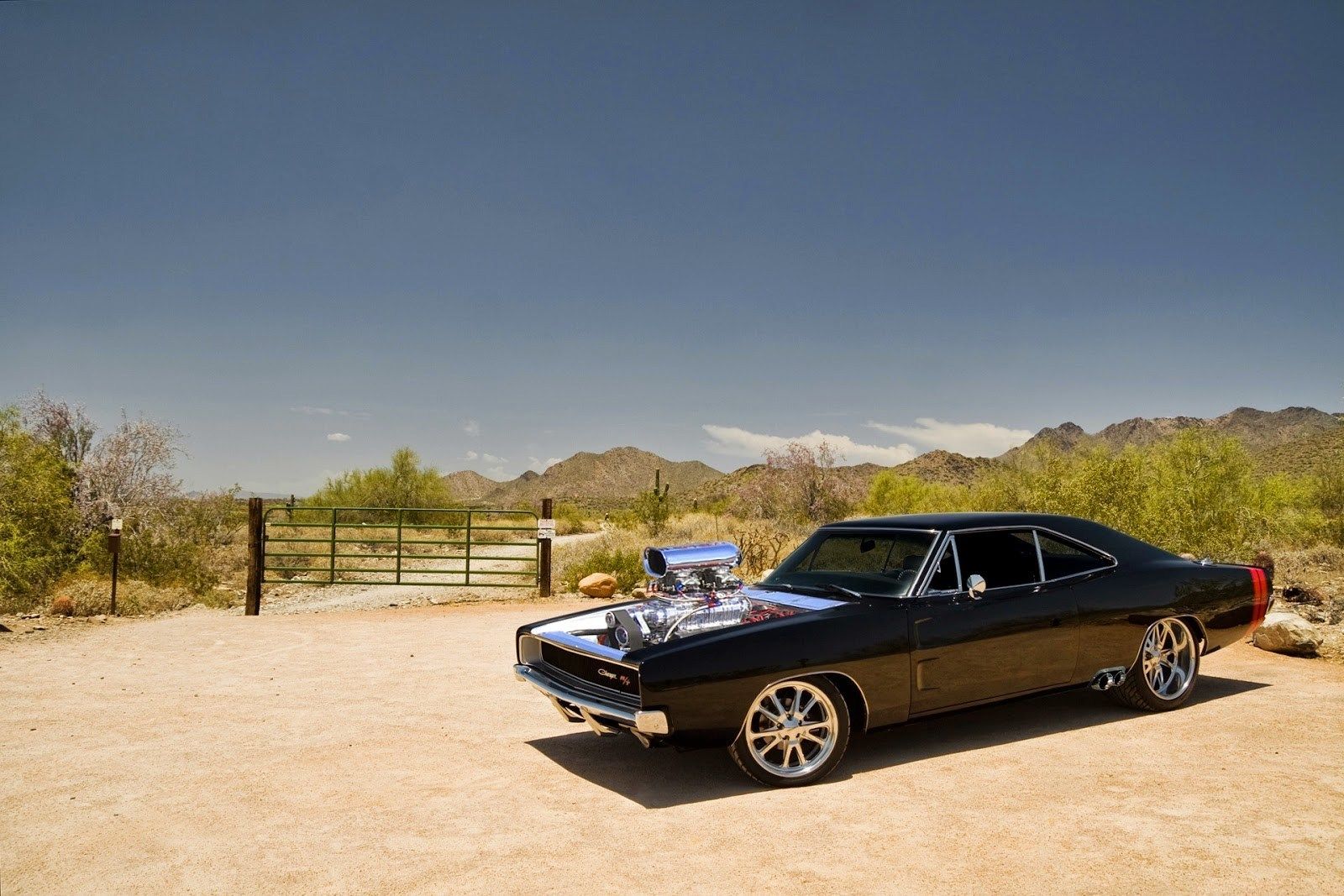 Dodge Charger nera nel deserto, 1600x1067 HD, Desktop