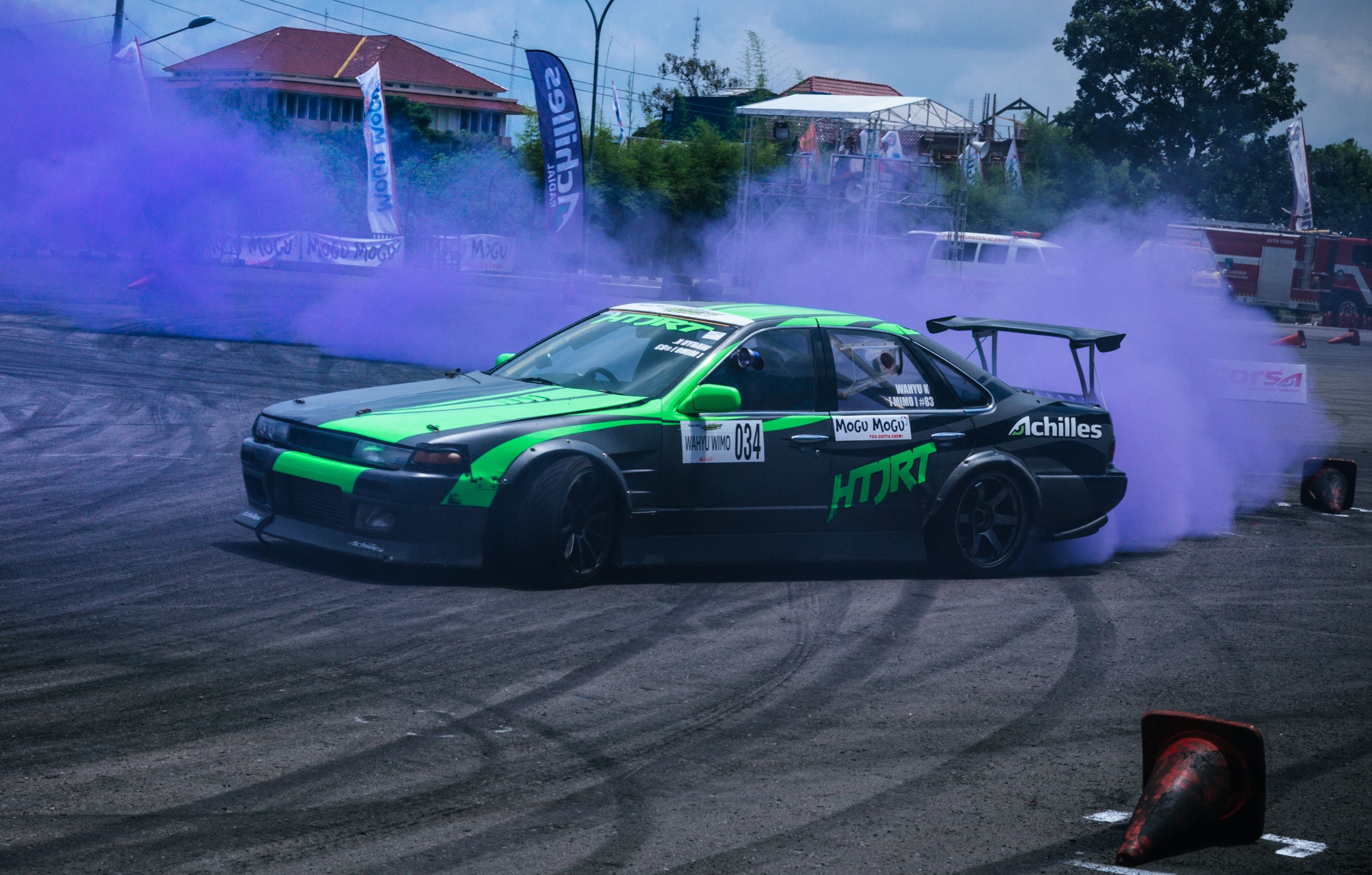 Auto da drift verde e nera, 3576x2281 2K, Monitor Gaming