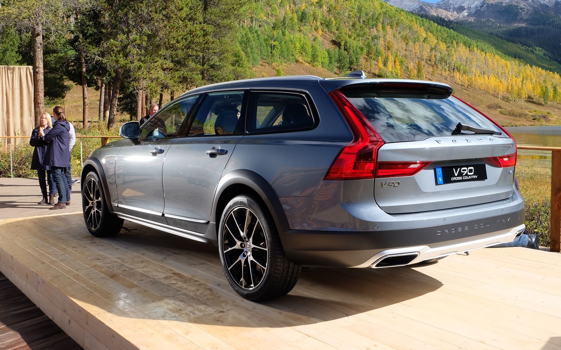 Volvo V90 Cross Country grigia, 1920x1200 WUXGA, Desktop
