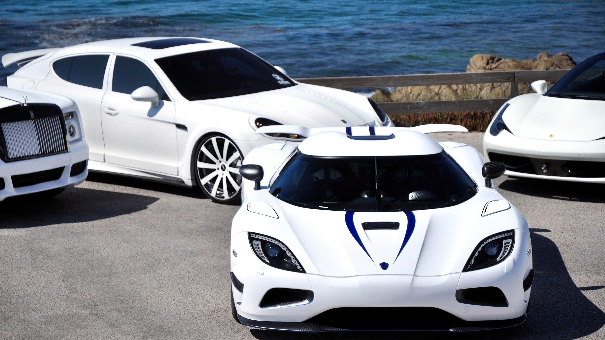 Auto di lusso bianche mare, 2560x1440 1440p, Desktop