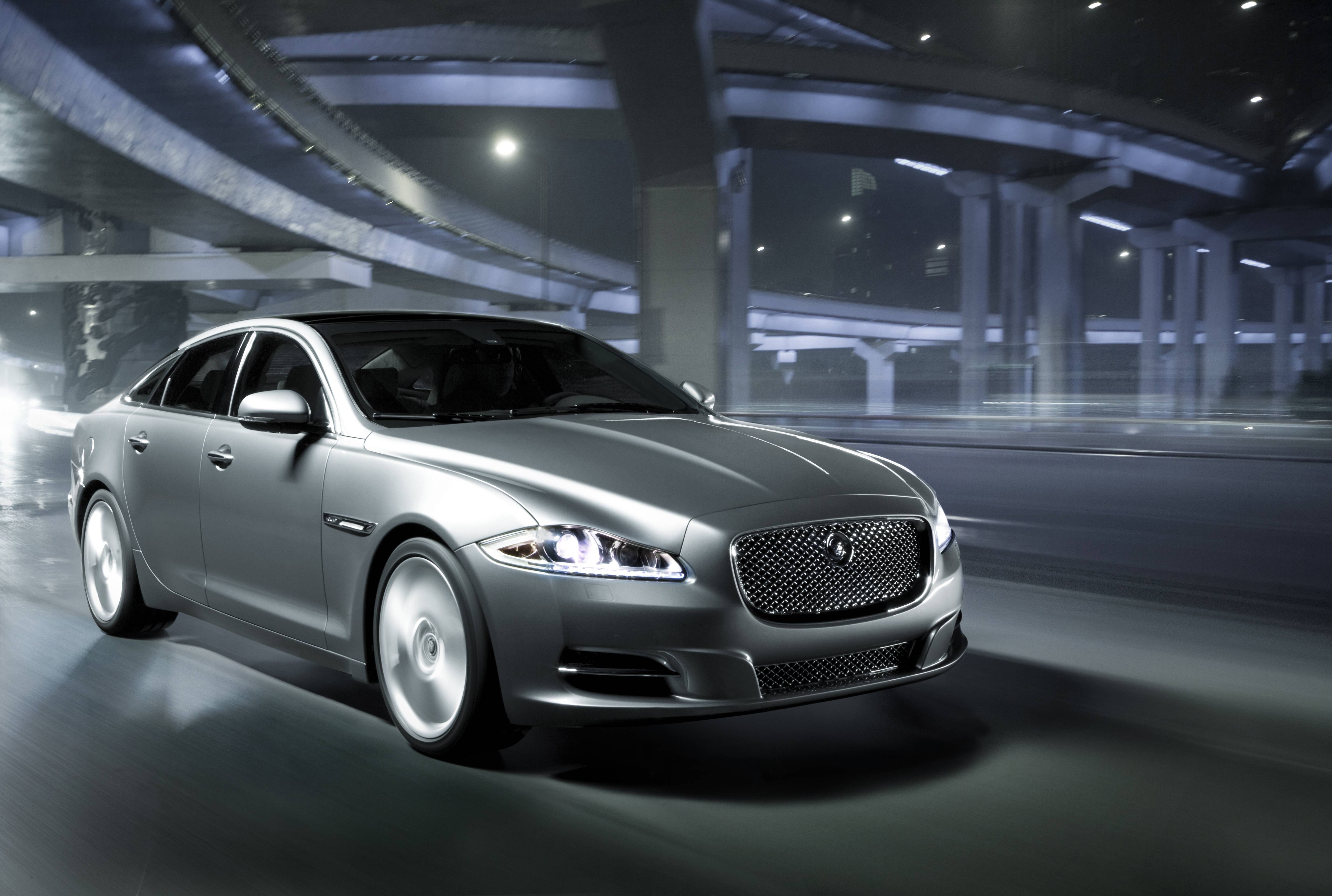 Jaguar XJ argento notturna, 4944x3328 4K Ultra HD, Monitor 4K