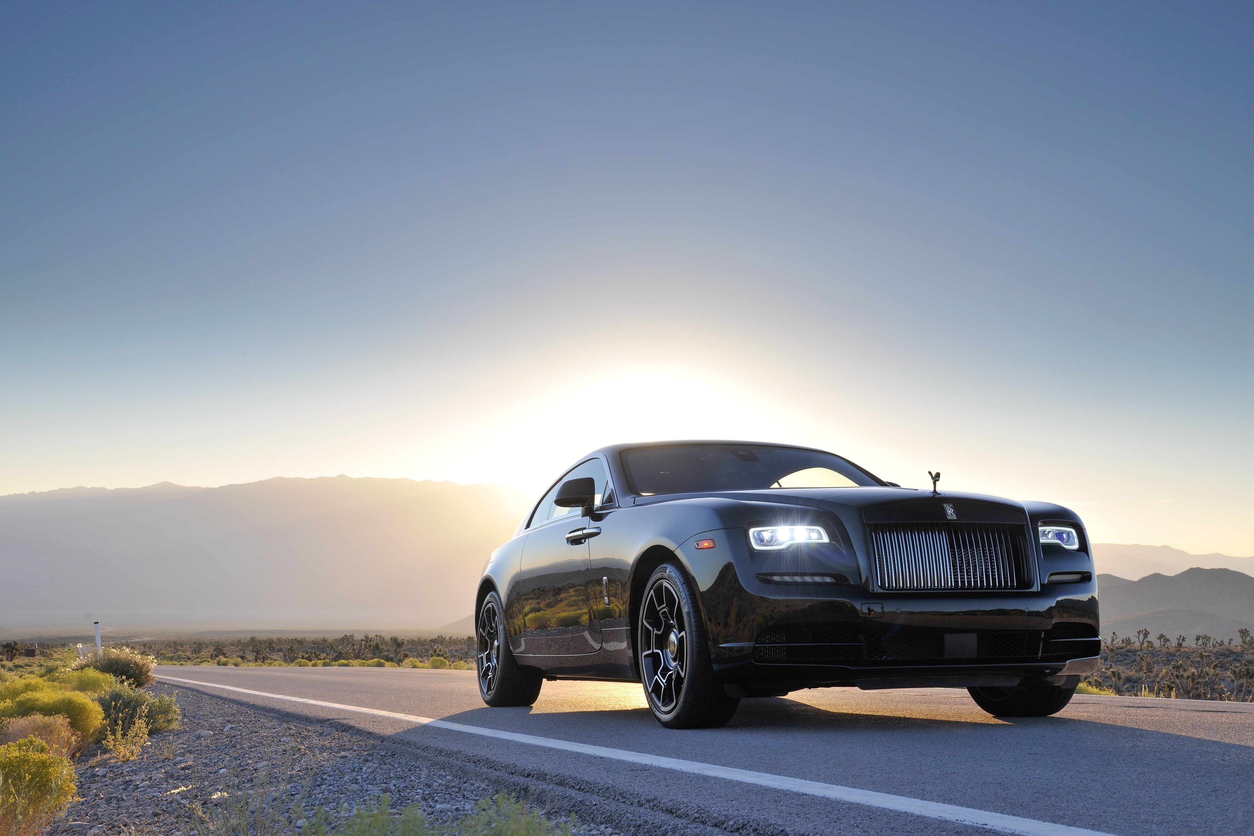 Rolls-Royce nera su strada deserta, 4096x2731 UHD, PC 4K