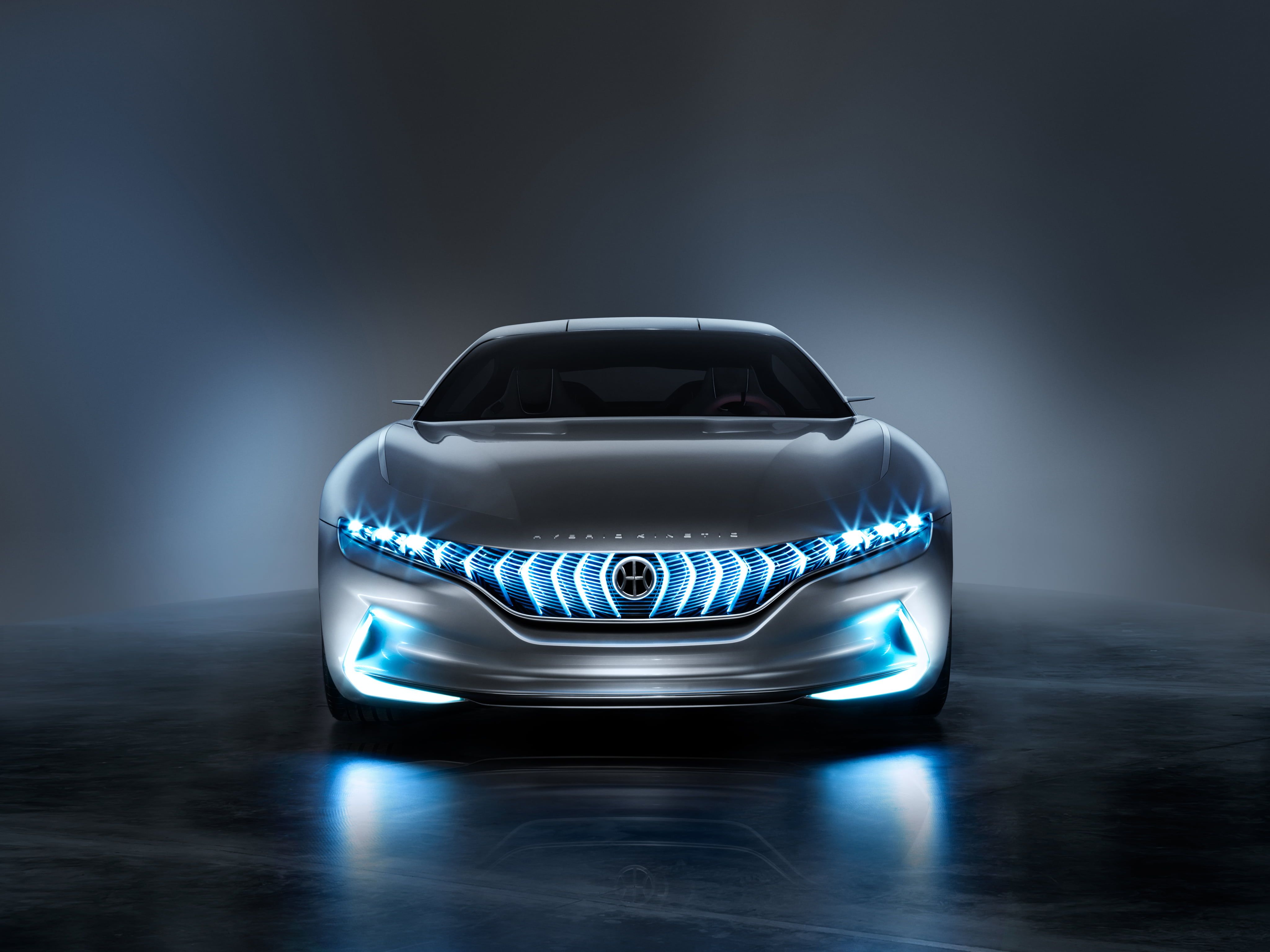 Auto futuristica argento concept, 4096x3072 Ultra HD, 4K TV
