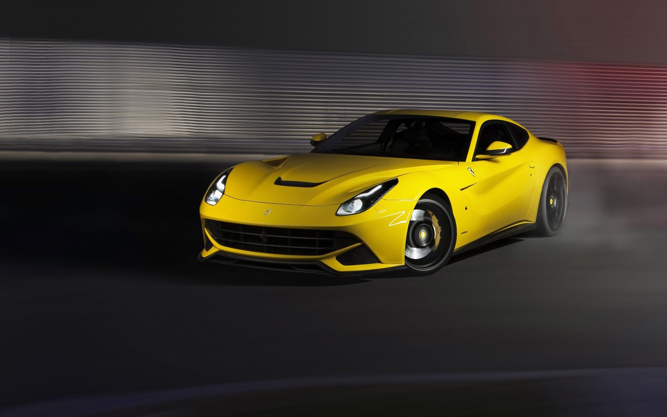 Ferrari gialla in movimento, Maranello, 2560x1600 2K+, PC