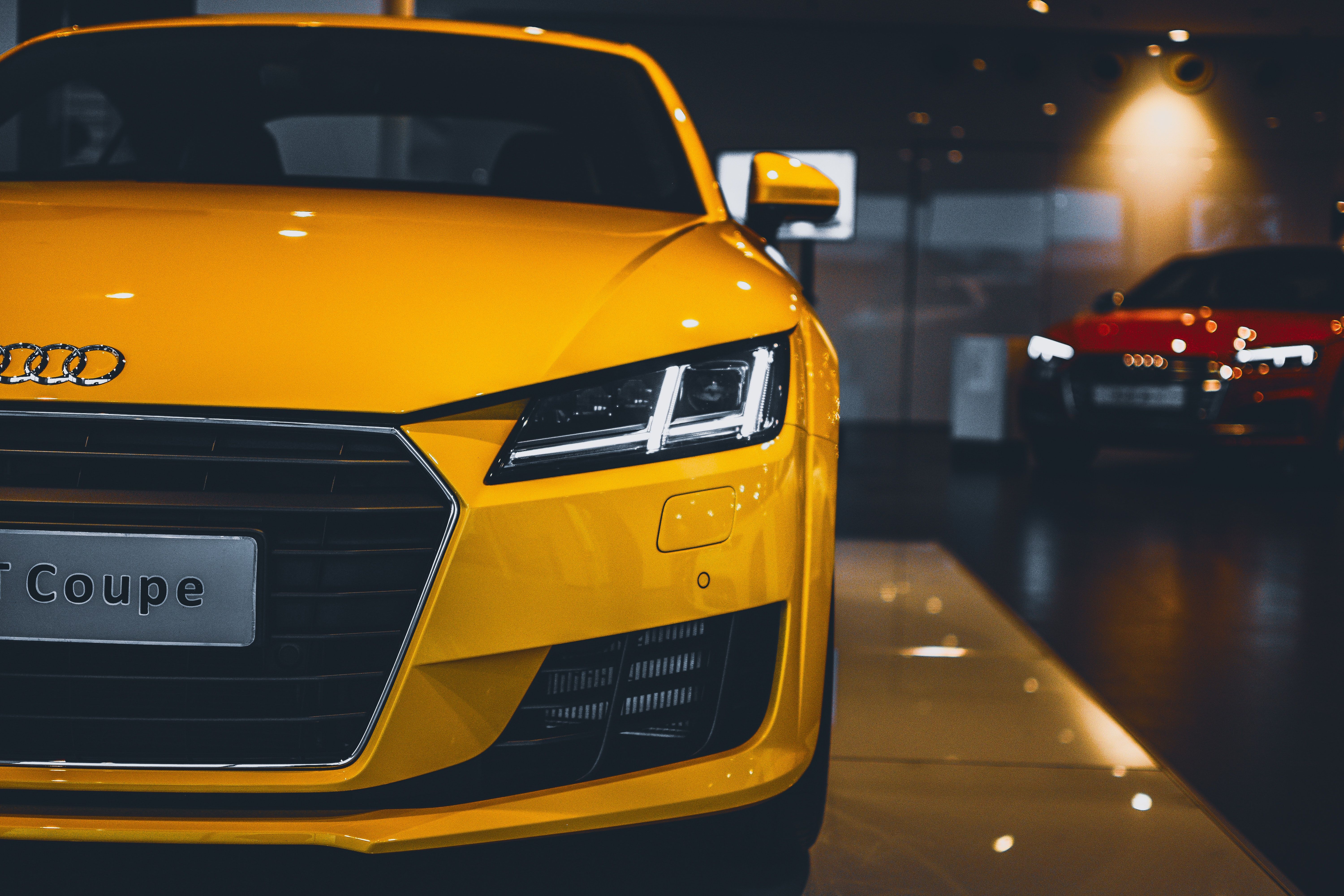 Audi TT gialla in showroom, 6000x4000 4K Ultra HD, Smart TV 4K
