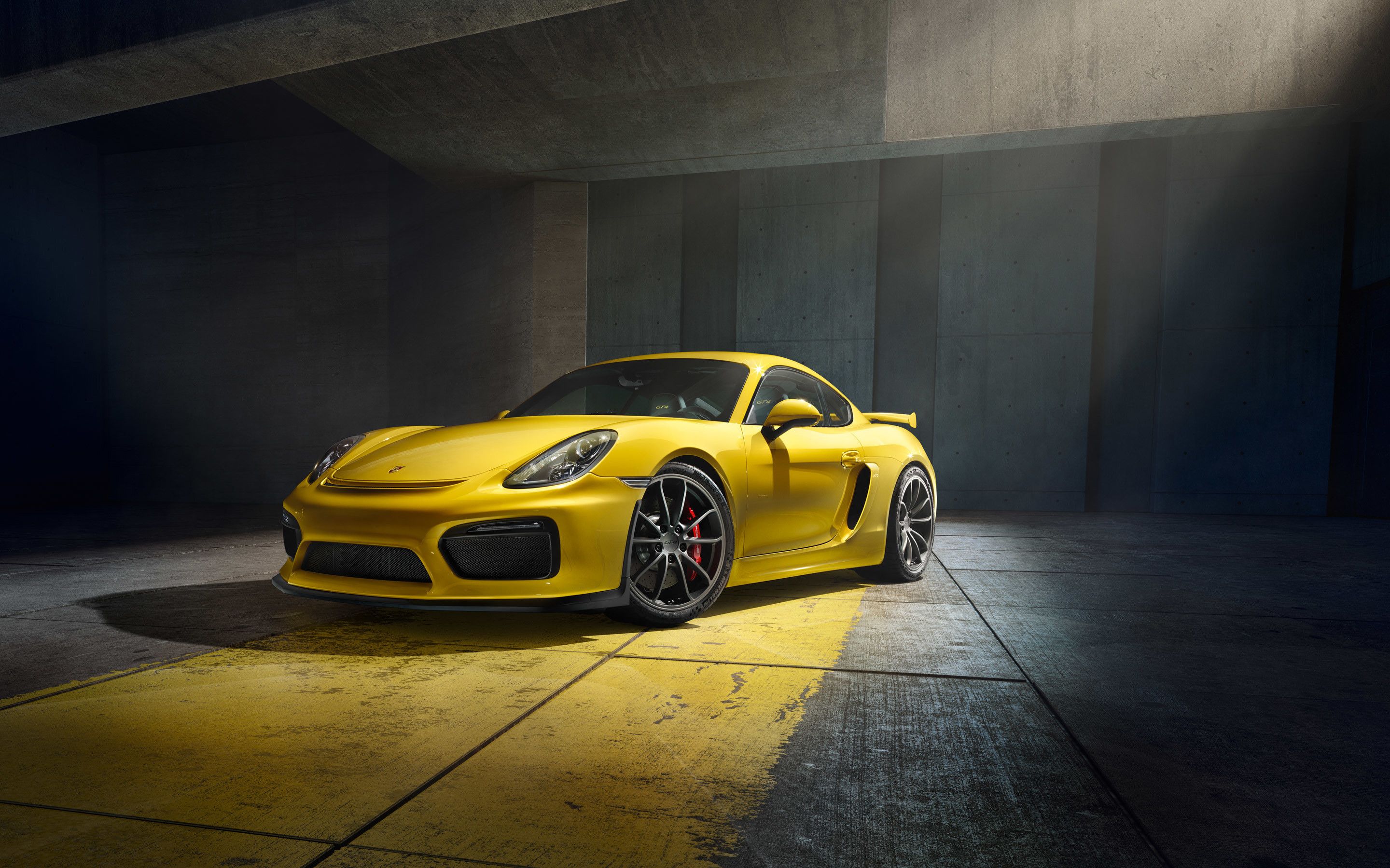 Porsche gialla in garage, 2880x1800 2K, MacBook Pro