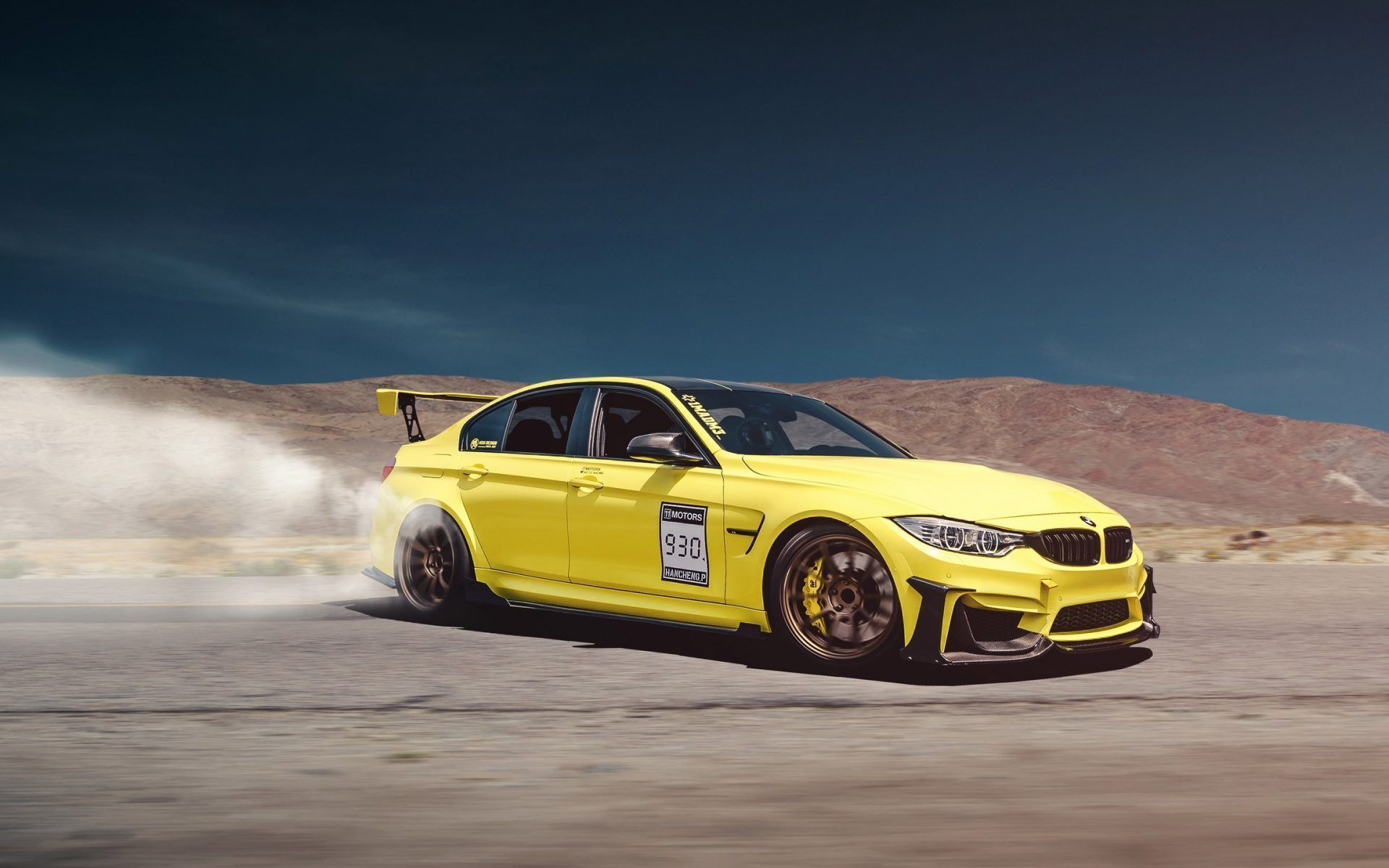 BMW M4 gialla in drift, 1920x1200 Full HD+ WUXGA, Laptop