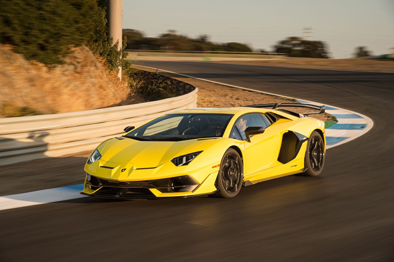 Lamborghini Aventador SVJ gialla, 1280x851 720p, MacBook Air