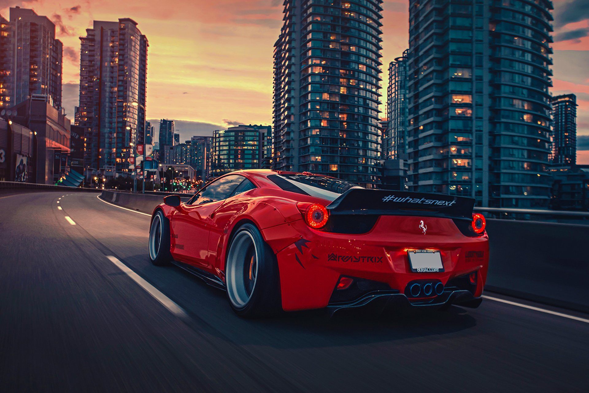 Ferrari rossa in città, Maranello, 1920x1280 WUXGA, PC