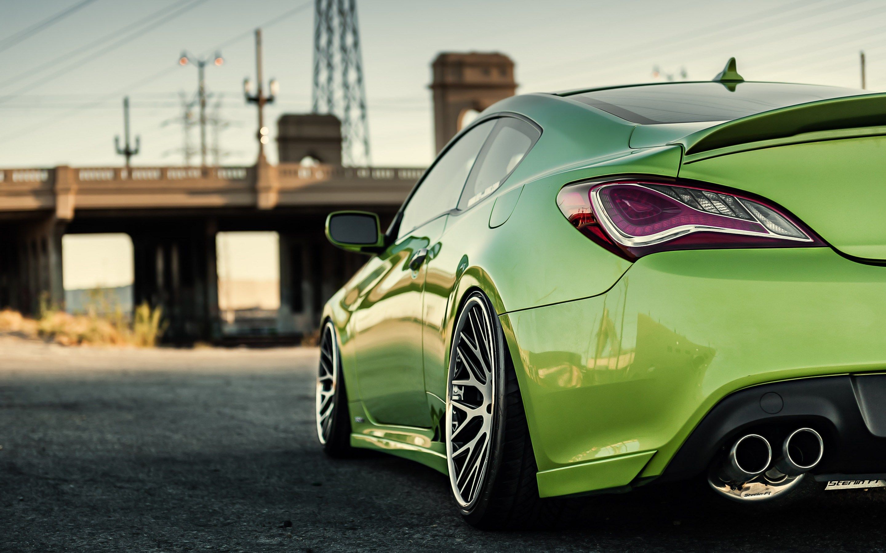 Auto sportiva verde vista posteriore, 2880x1800 WQXGA, Laptop