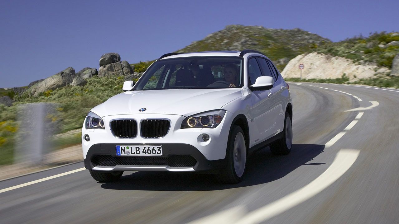 BMW X1 bianca su strada, 1280x720 720p, Laptop