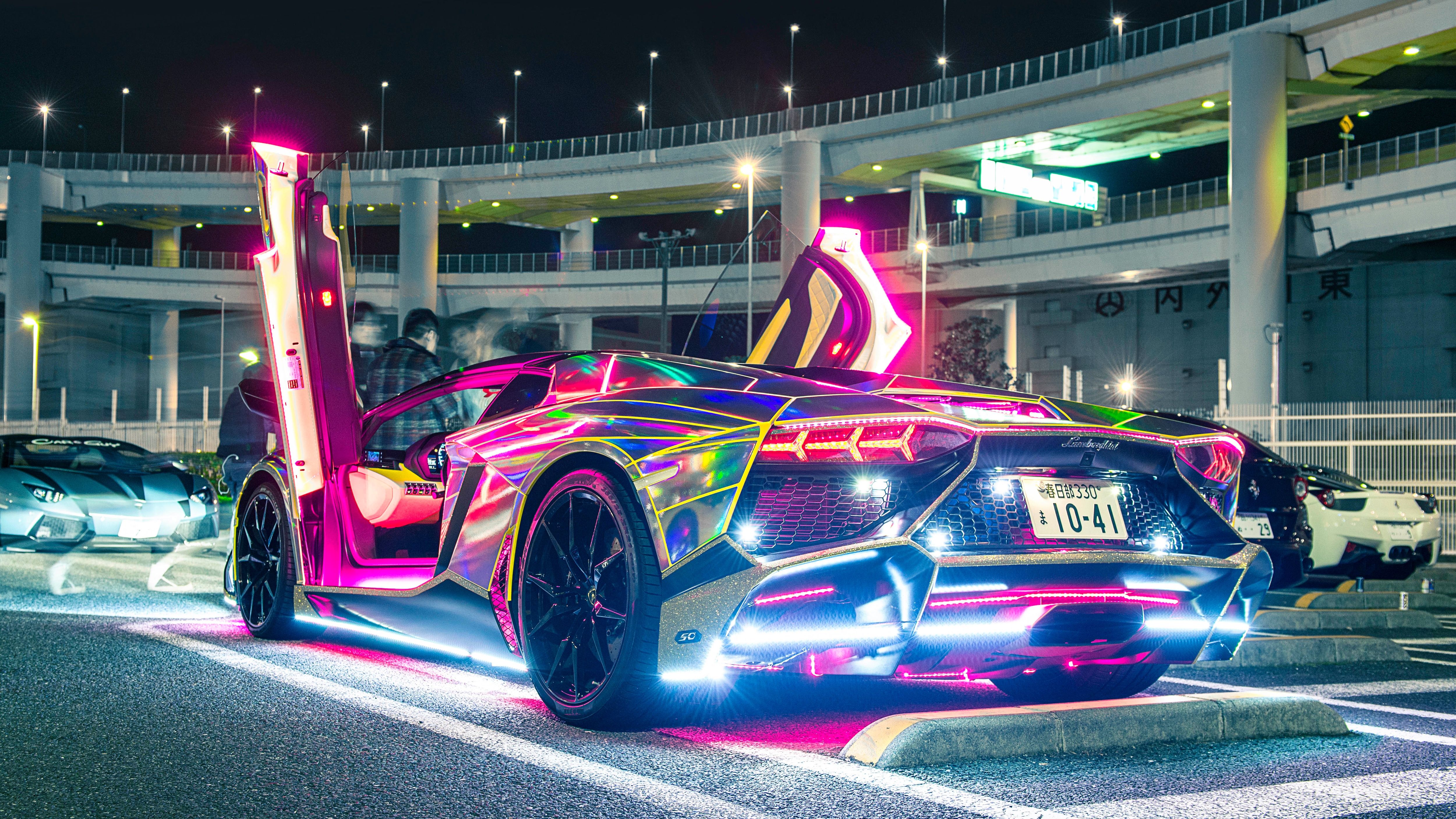 Lamborghini con luci neon colorate, supercar italiana, 5000x2812 4K Ultra HD, Monitor 4K