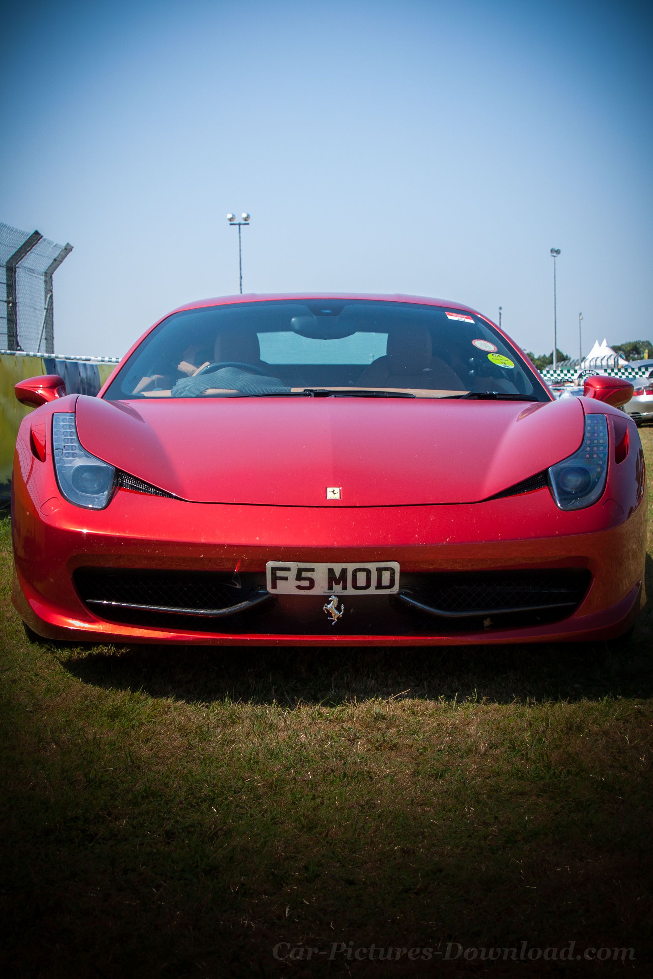 Ferrari rossa vista frontale, 2079x3118 Verticale, Telefono