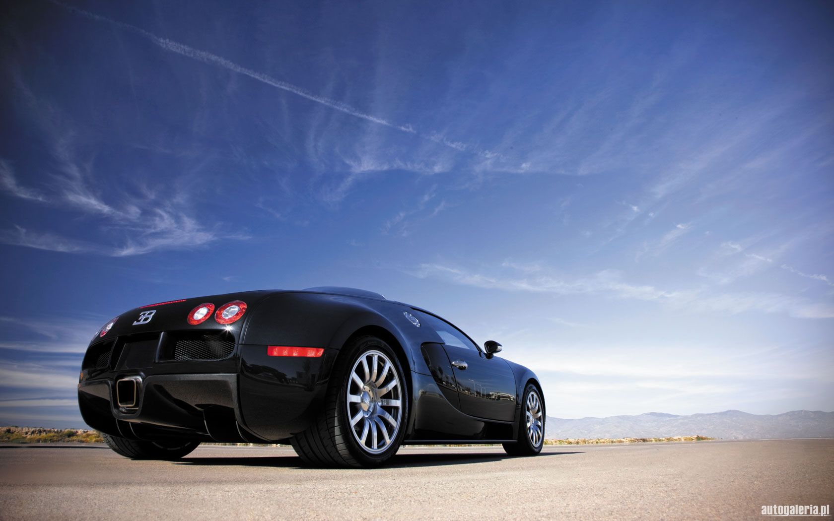 Bugatti Veyron nera deserto, W16, 1680x1050 900p, PC