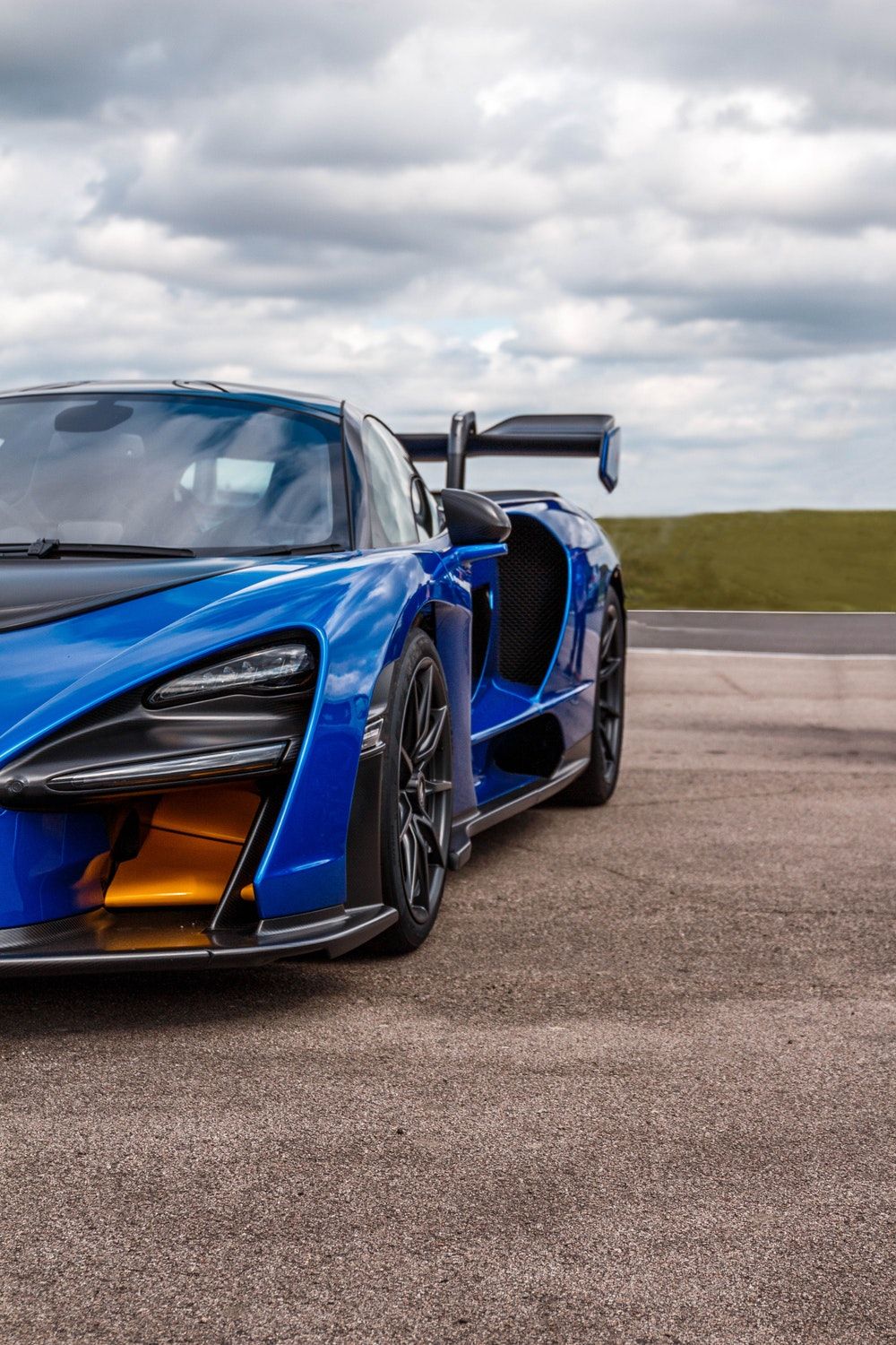 McLaren Senna blu pista, 1000x1500 Verticale, Telefono