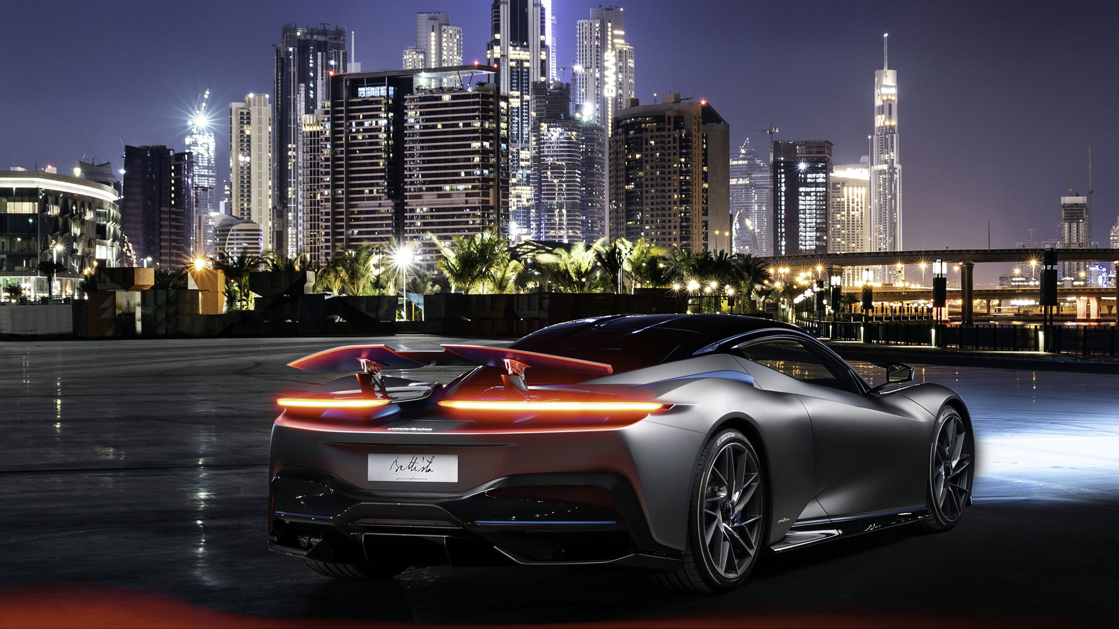 Auto sportiva grigia skyline notturno, 3840x2160 4K, Monitor 4K