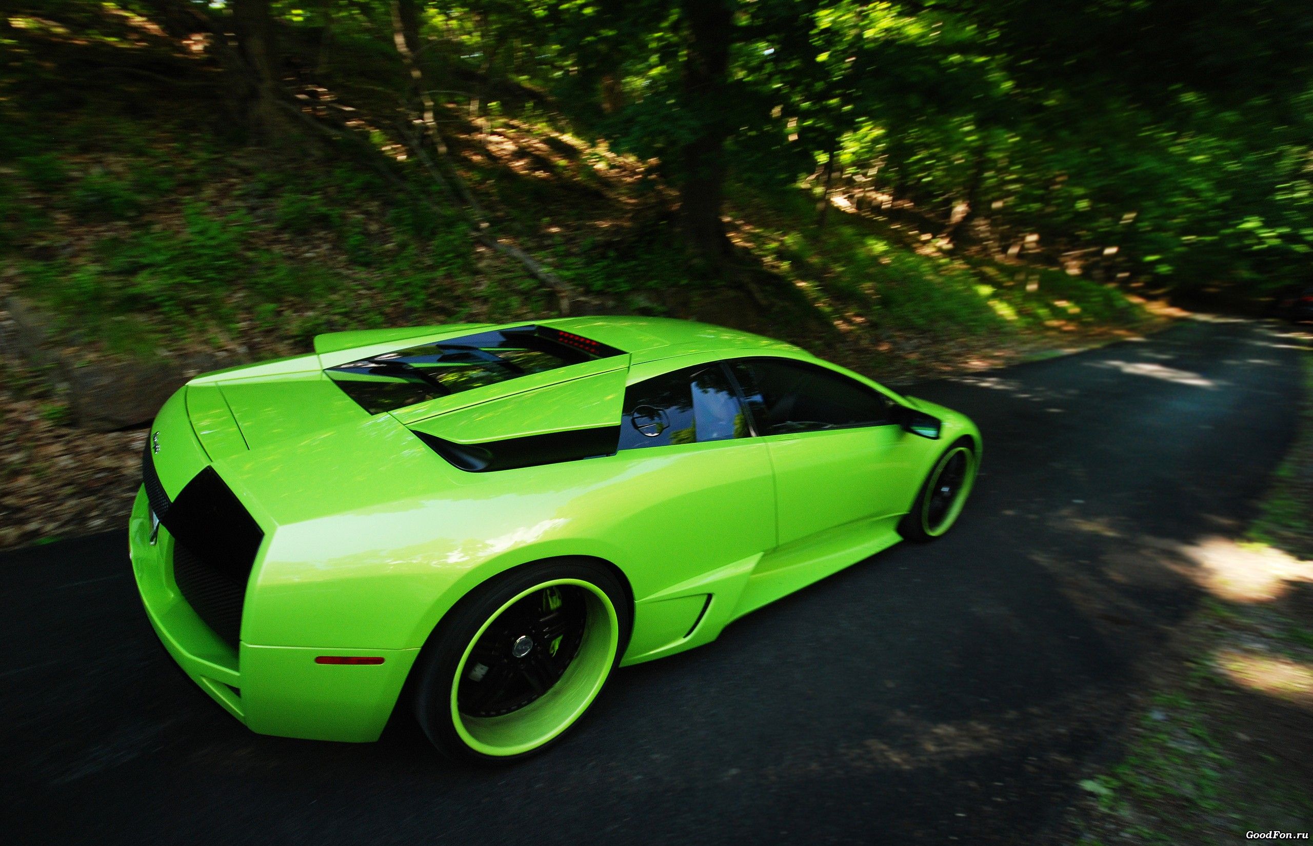 Lamborghini verde lime su strada, 2560x1650 WQXGA, Monitor Gaming