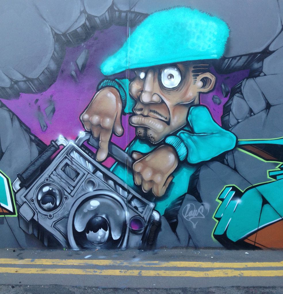 Murale graffiti b-boy con boombox, 984x1024 Full HD Verticale, Google Pixel