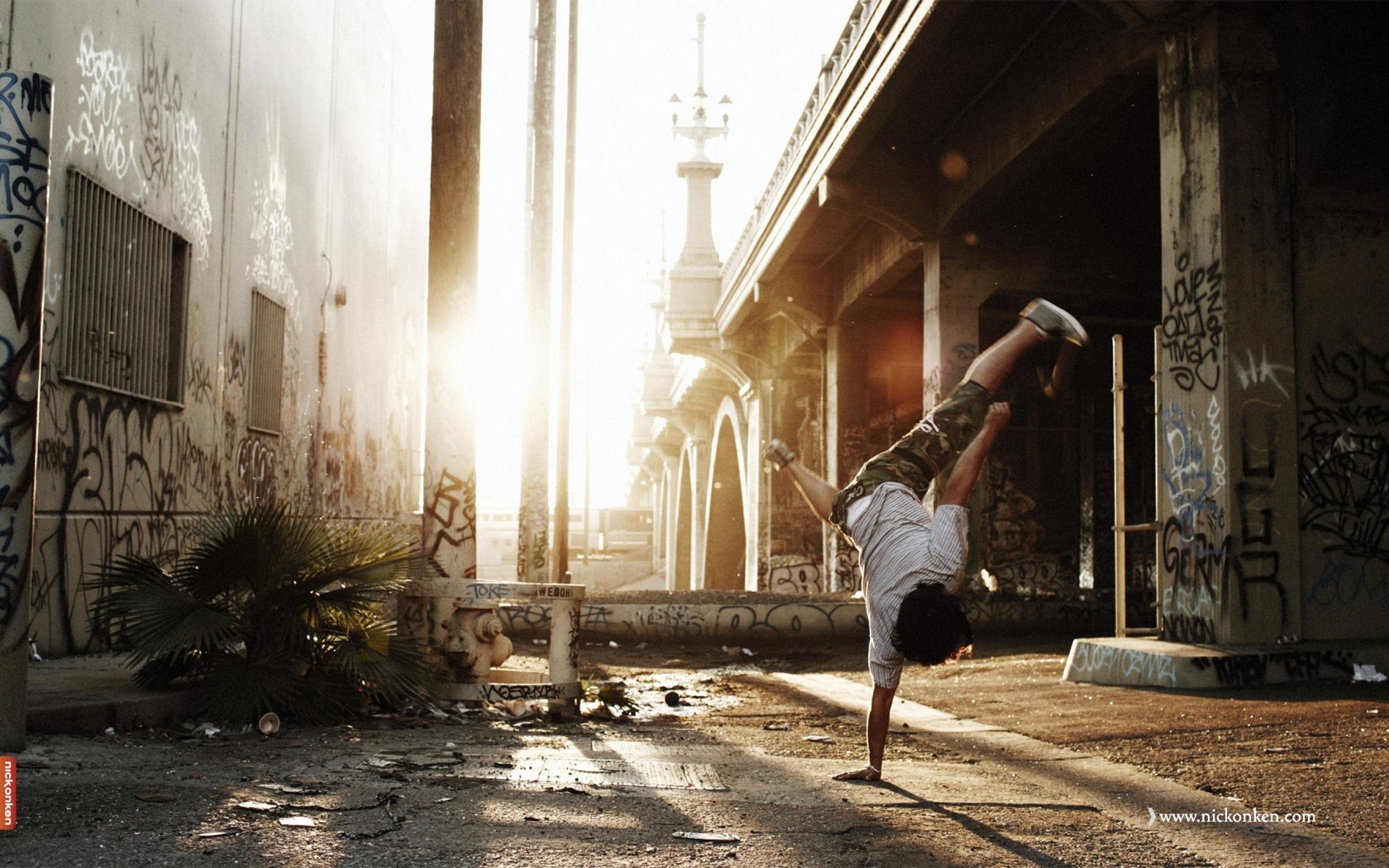 B-boy breakdance graffiti urbano, 2560x1600 2K+, Desktop