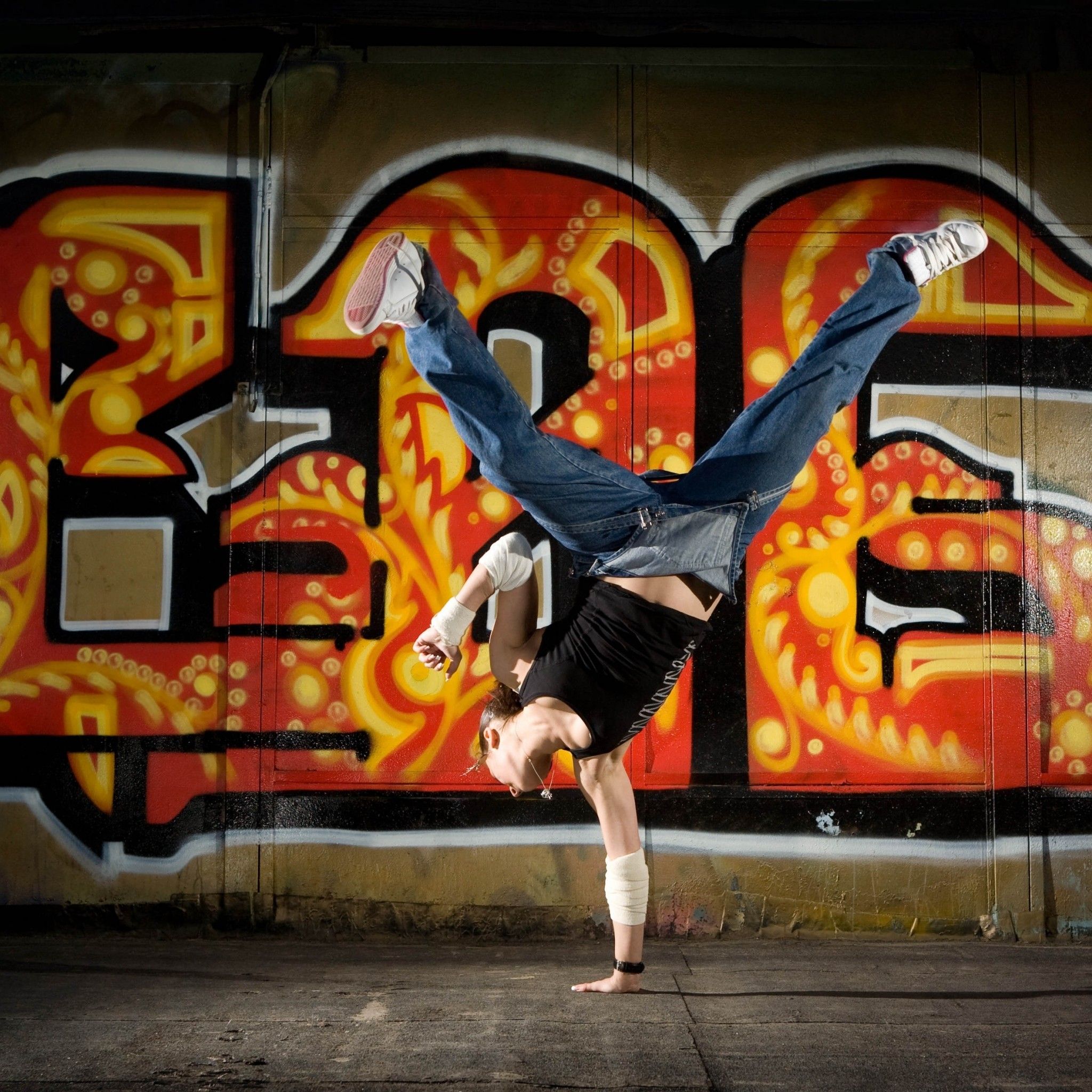 B-boy breakdance graffiti muro, 2048x2048 2K, Laptop
