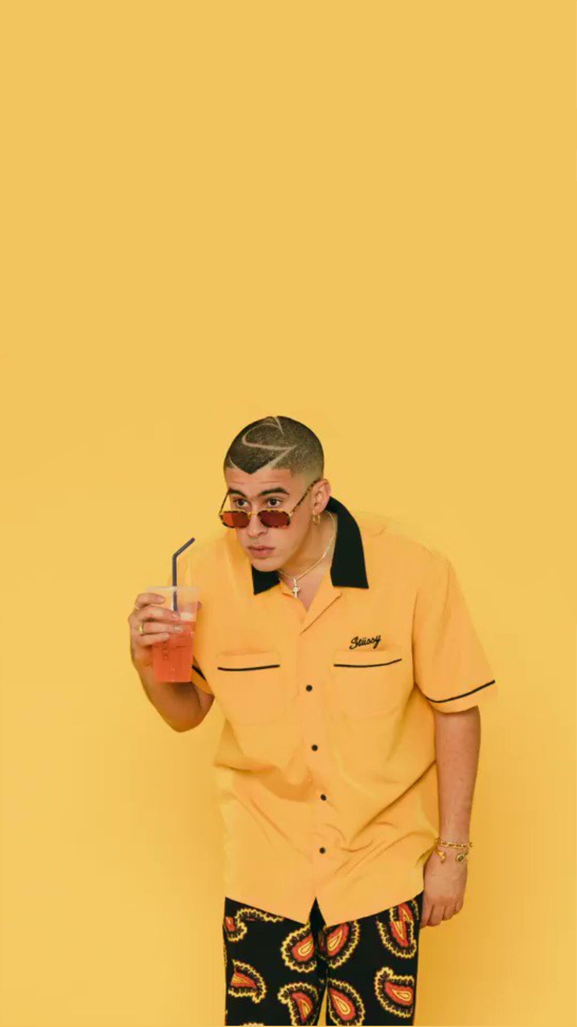 Bad Bunny sfondo giallo, 1950x3470 Full HD Verticale, Smartphone