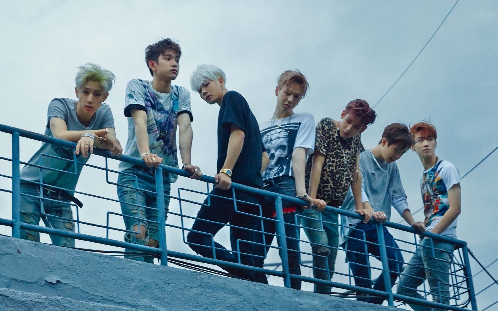 Gruppo GOT7 su ringhiera, 1680x1050 HD Ready, Desktop