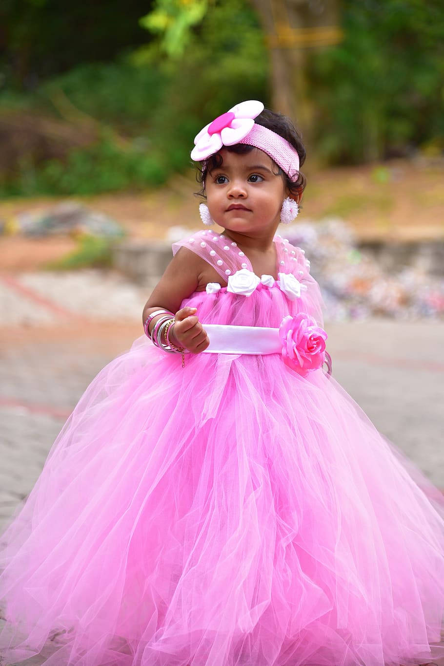 Bambina con abito rosa tulle, 910x1363 Verticale, Mobile