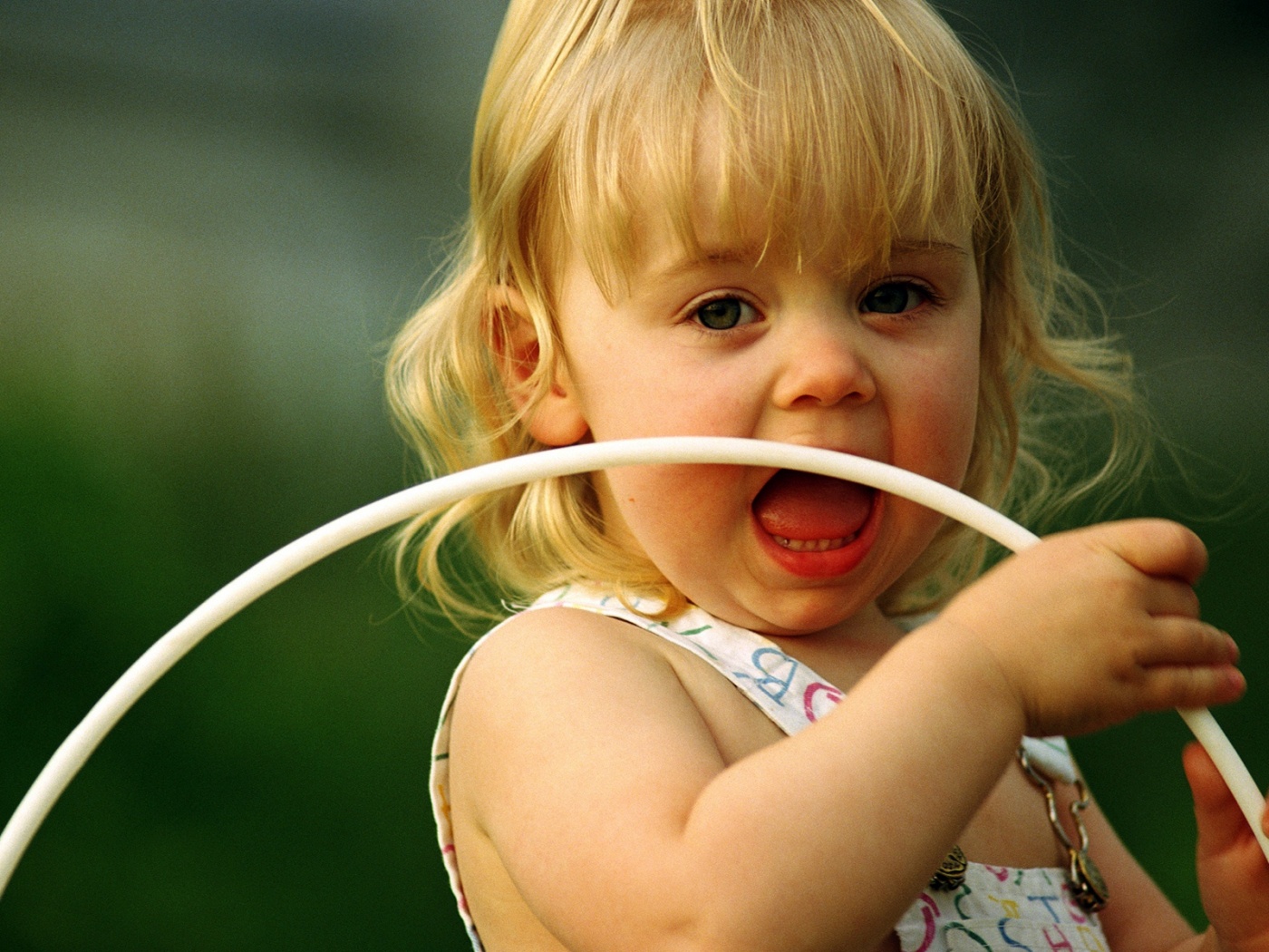 Bambina bionda con cerchio, 1400x1050 720p, Lenovo Legion