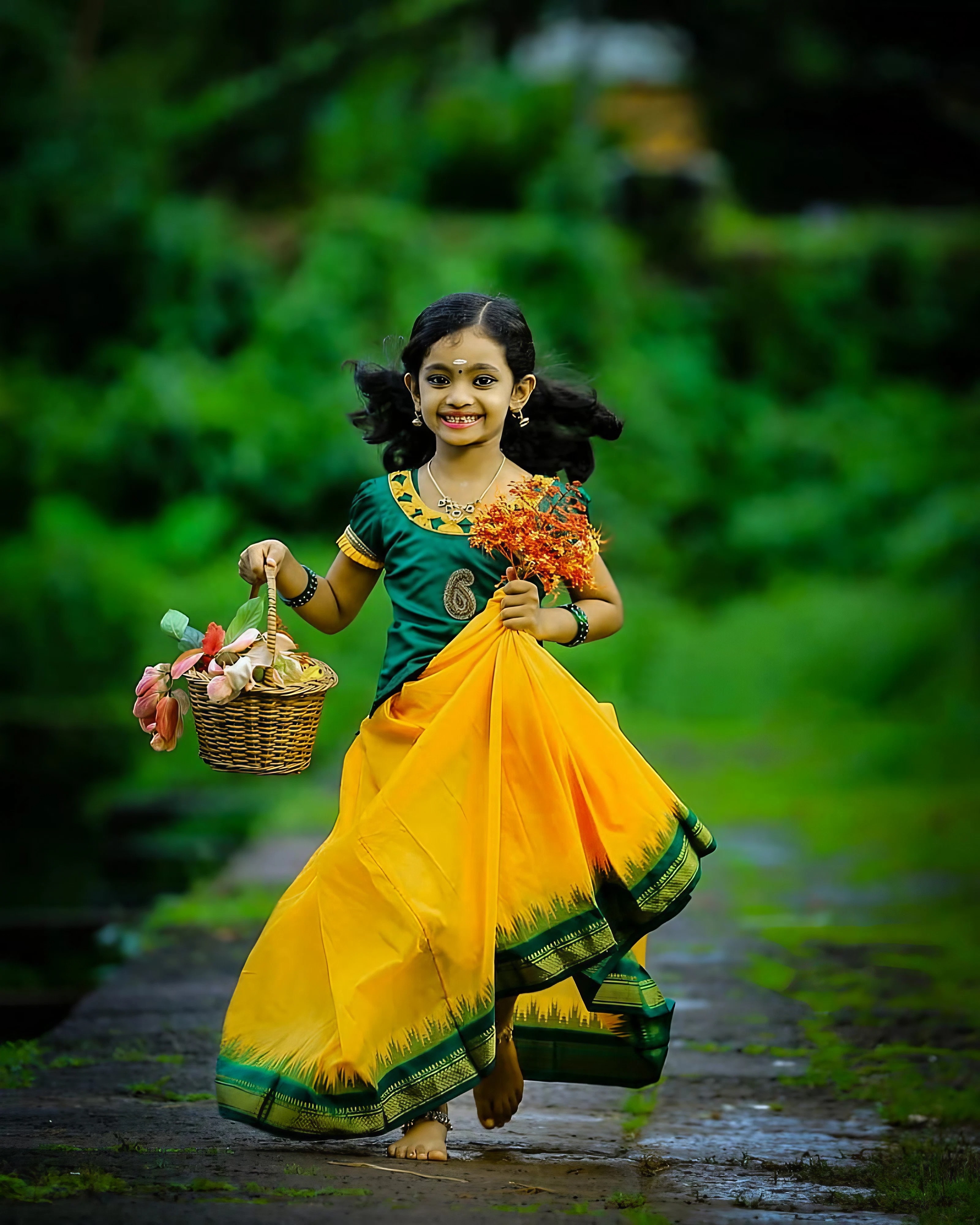 Bambina in sari giallo, 3200x4000 Verticale, Mobile