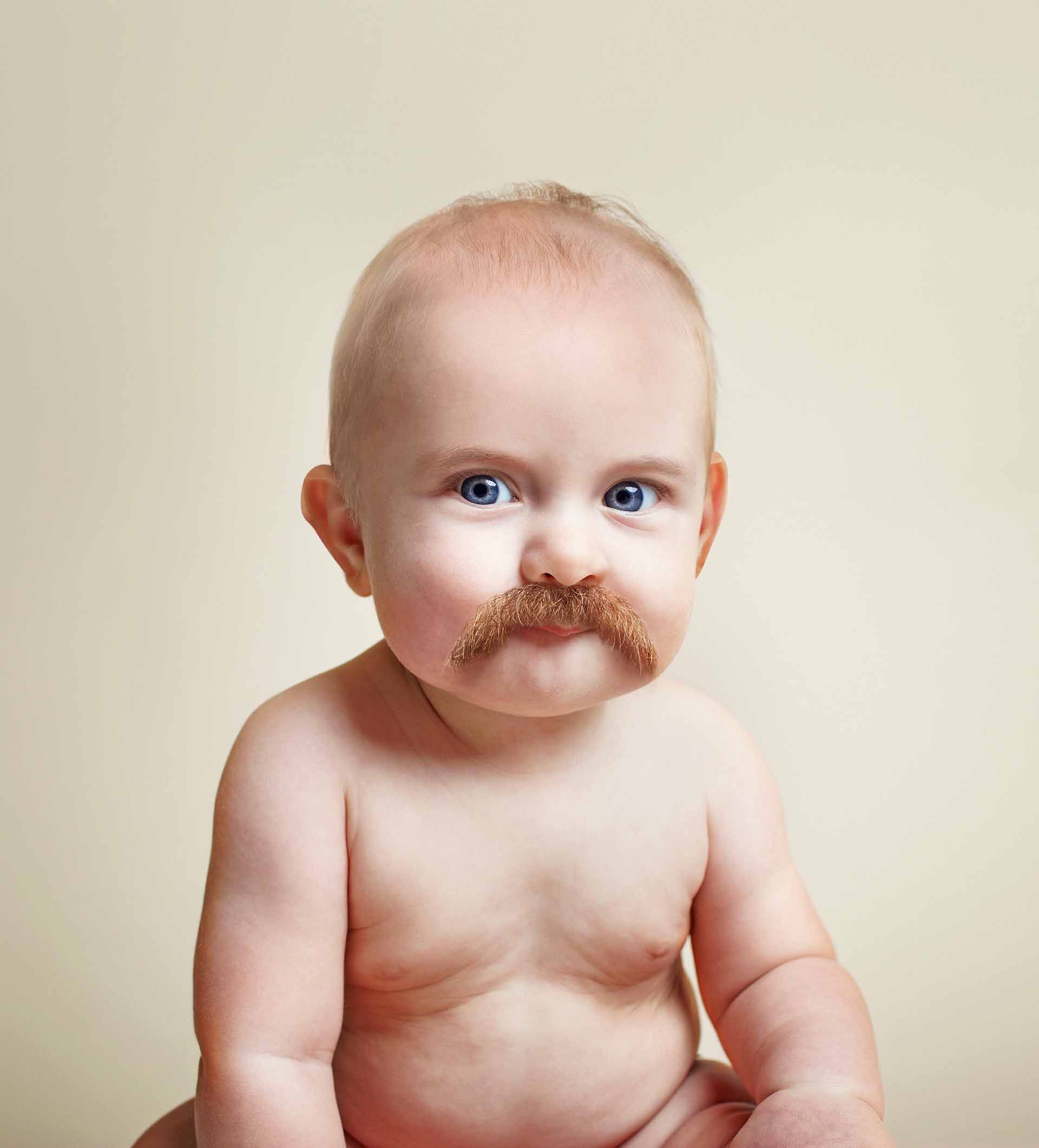 Bambino con baffi finti, 1920x2121 Verticale, Mobile
