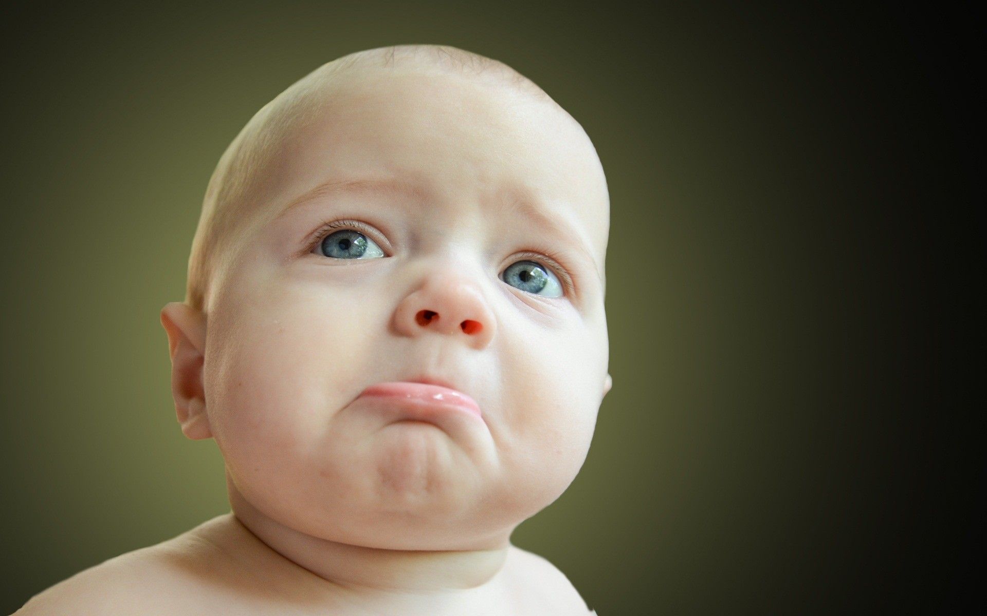 Bambino con espressione buffa, 1920x1200 Full HD+ WUXGA, Laptop