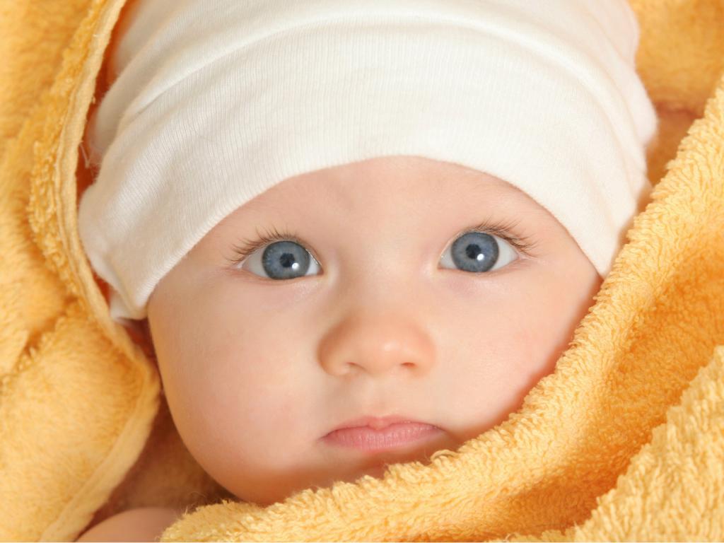 Bambino con occhi azzurri asciugamano, 1024x768 HD, Desktop