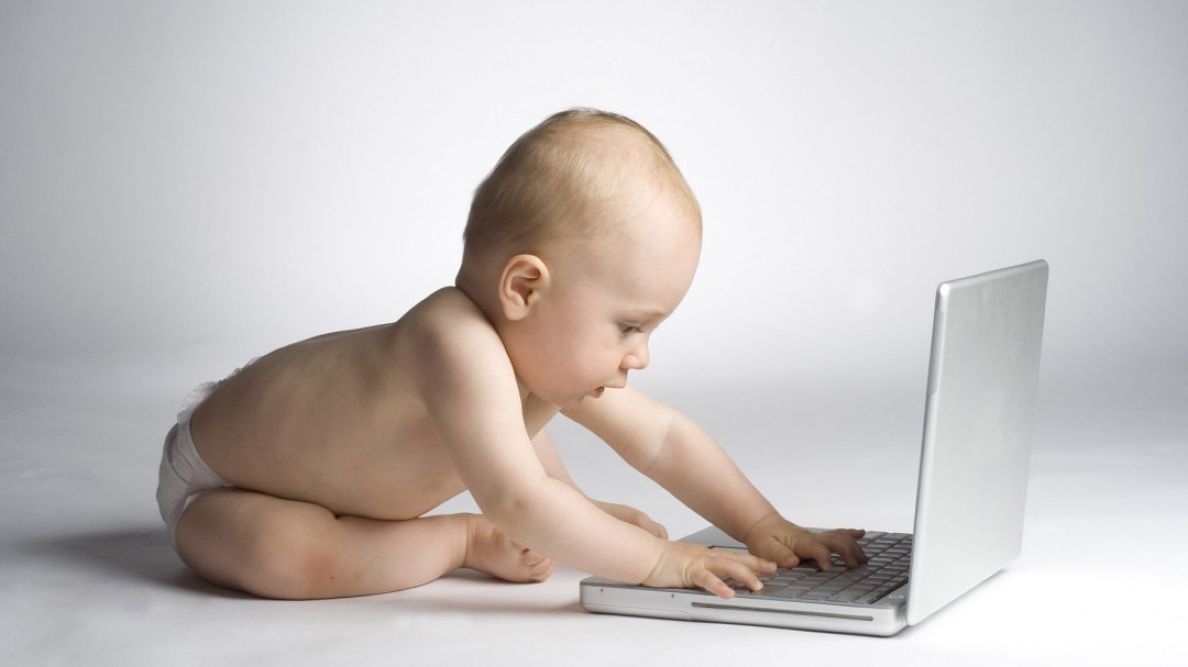 Bambino con laptop, 1188x667 HD, Desktop